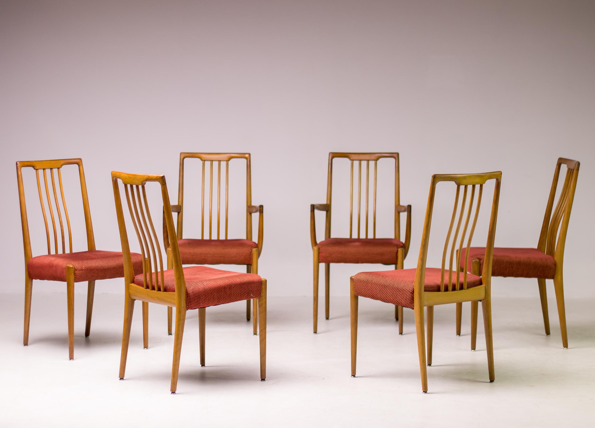 Matching set of Six Sculpted Walnut Dining Chairs, Italy, 1955 For Sale 4
