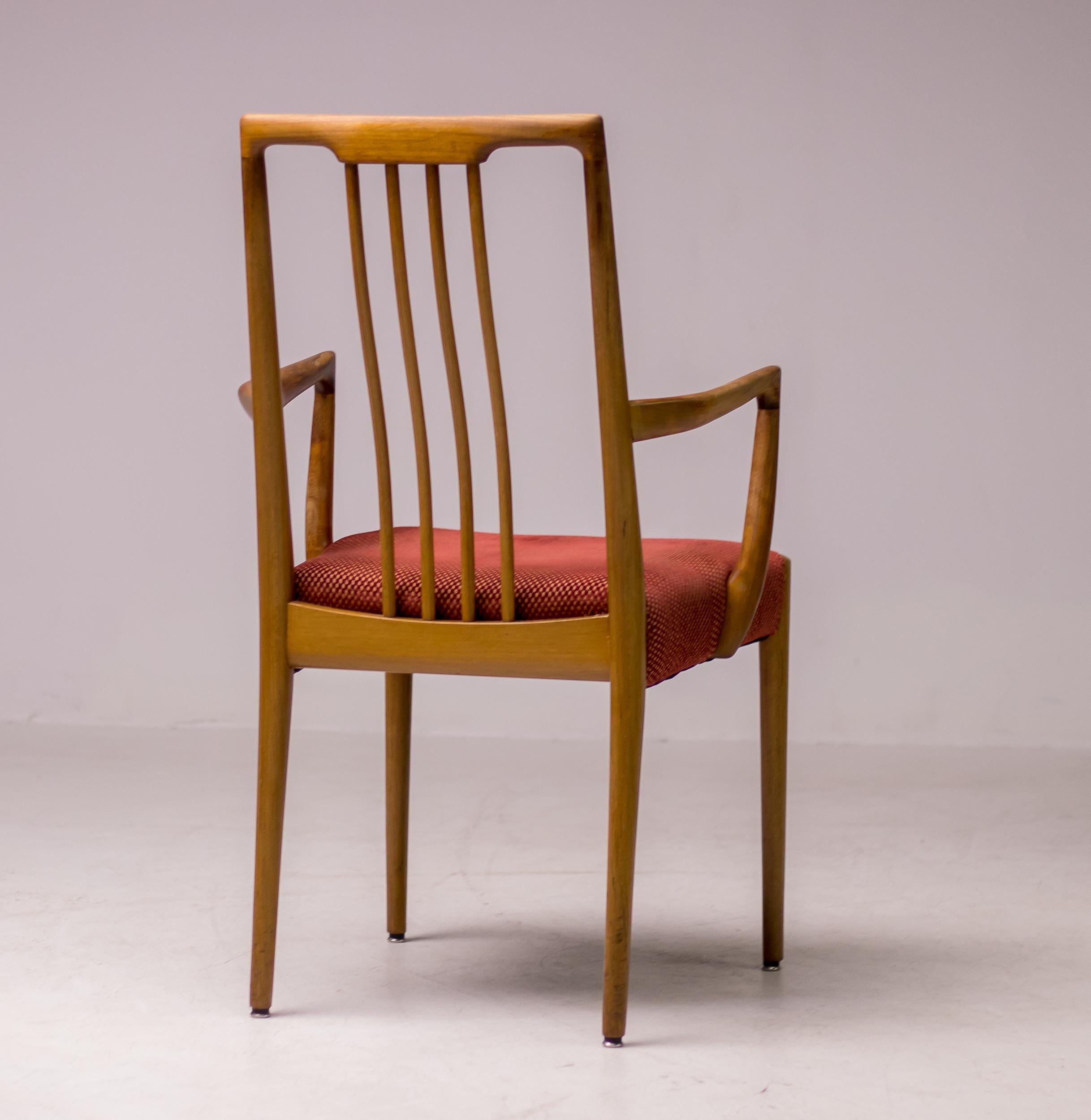 Mid-Century Modern Matching set of Six Sculpted Walnut Dining Chairs, Italy, 1955 For Sale