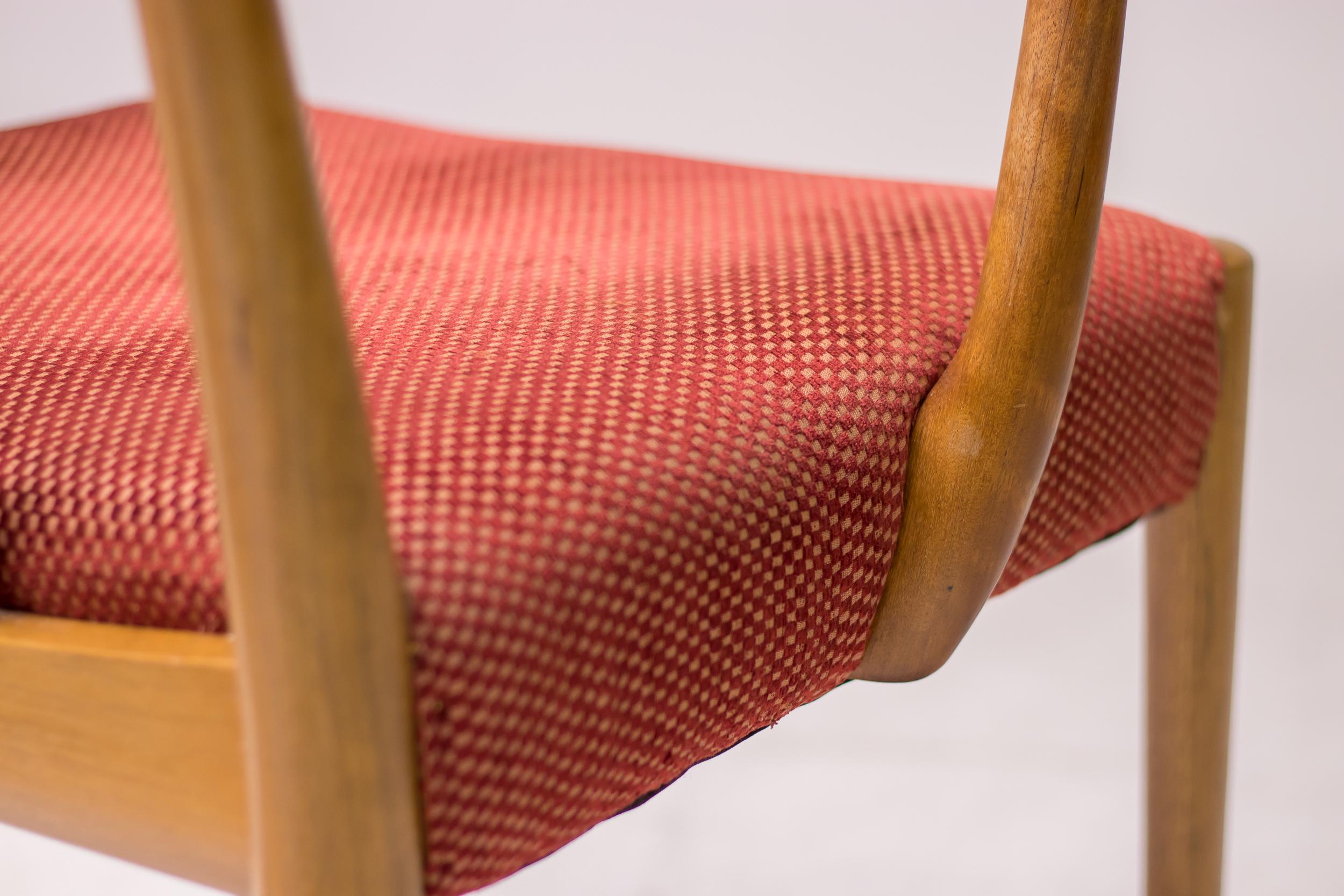 Italian Matching set of Six Sculpted Walnut Dining Chairs, Italy, 1955 For Sale