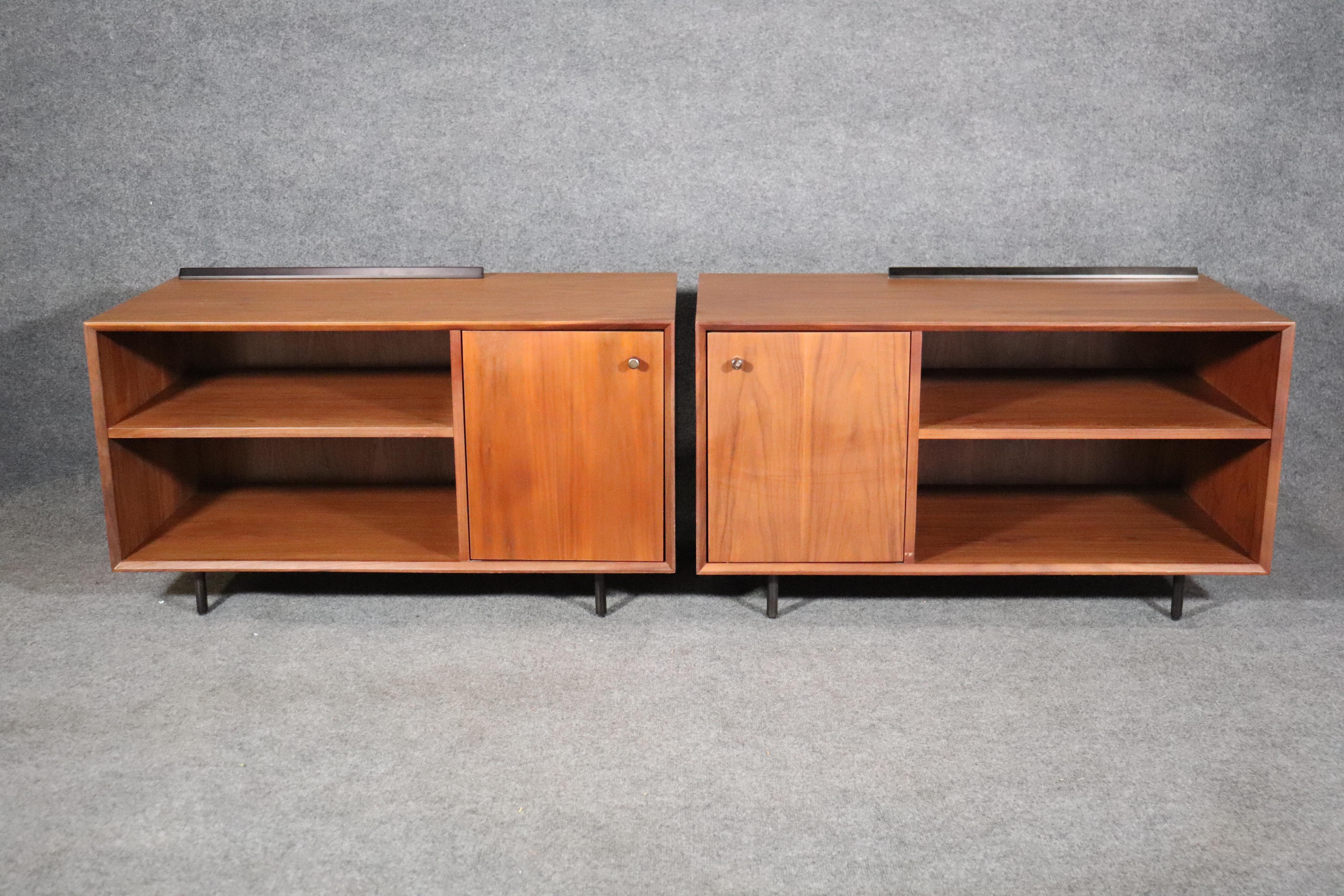 Mid-Century moderno Armadietti in teak abbinati in vendita