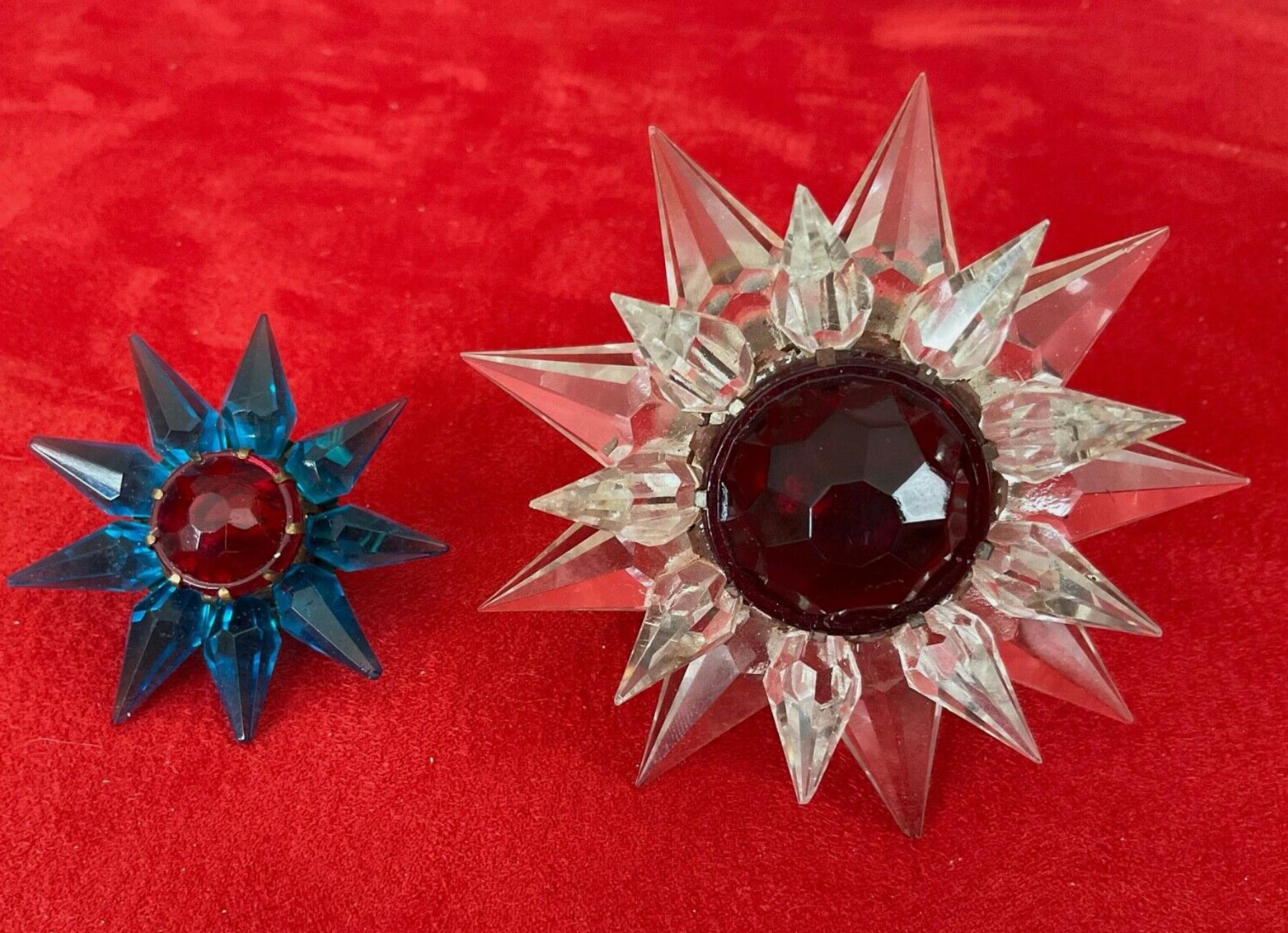 Matchless Wonder Star #910 Double Row Clear & Red Crystal C-9 Holiday Bulb, 1936 In Good Condition For Sale In Brooklyn, NY