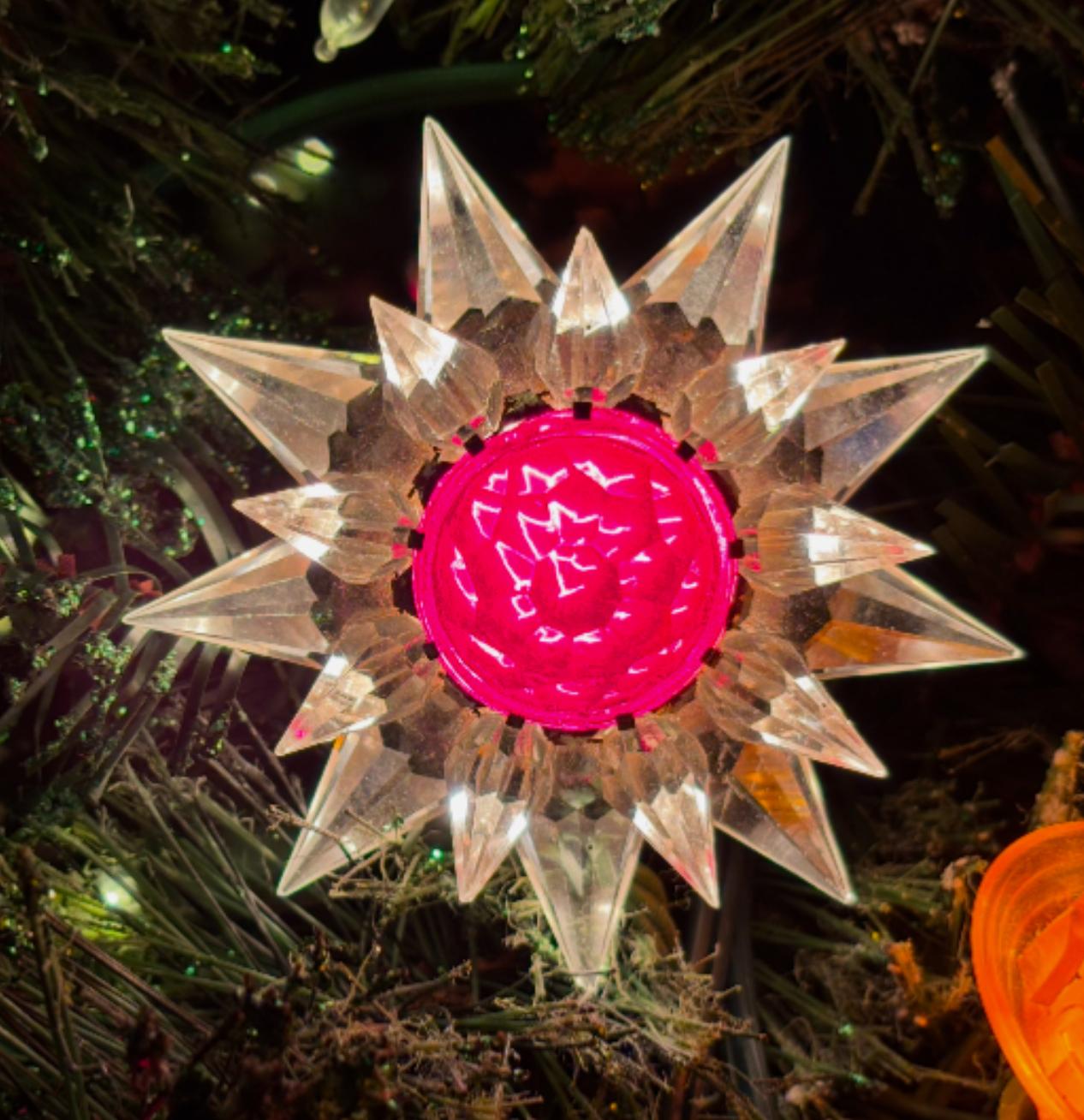 Matchless Wonder Star #910 Double Row Clear & Red Crystal C-9 Holiday Bulb, 1936 For Sale 1