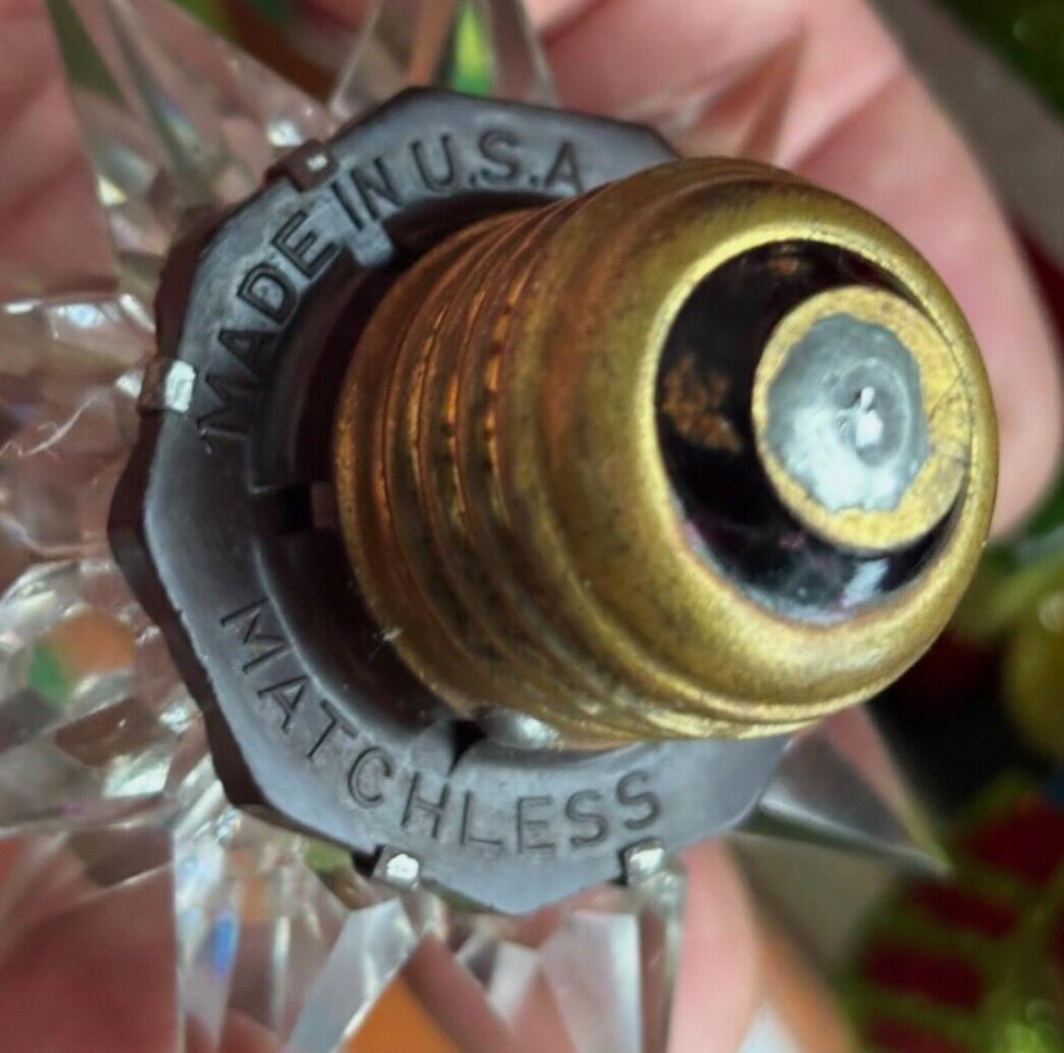 Matchless Wonder Star #910 Double Row Clear & Red Crystal C-9 Holiday Bulb, 1936 For Sale 3