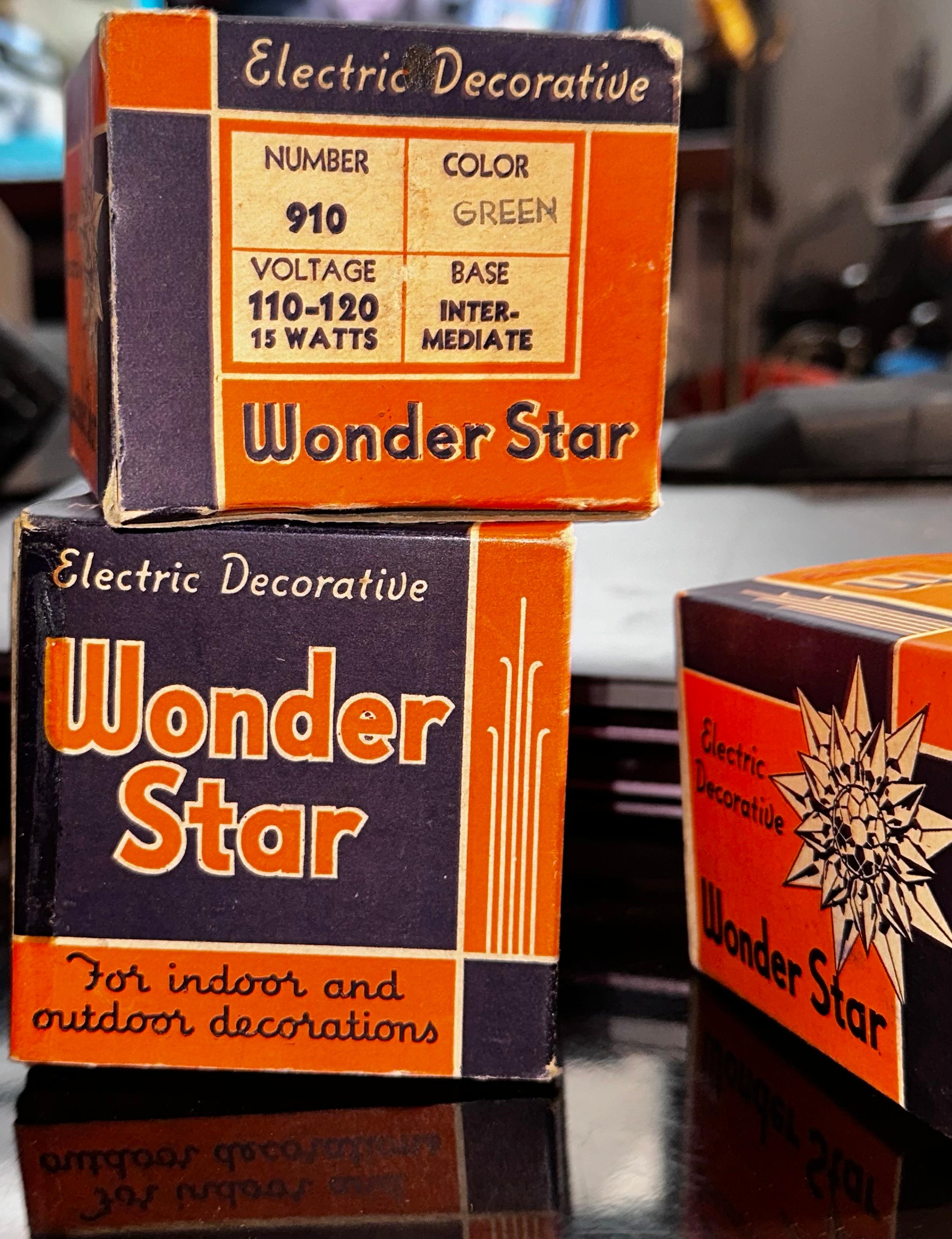 Matchless Wonder Star #910 Double Row Green Crystal Holiday C-9 Bulb, USA, 1936 For Sale 7