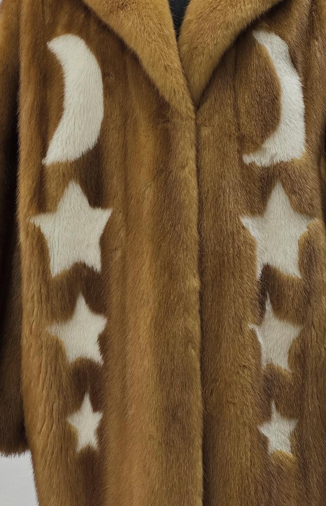 MATE 2017 Manteau en fourrure de vison marron avec étoiles blanches -Sz.42/ M en vente 2