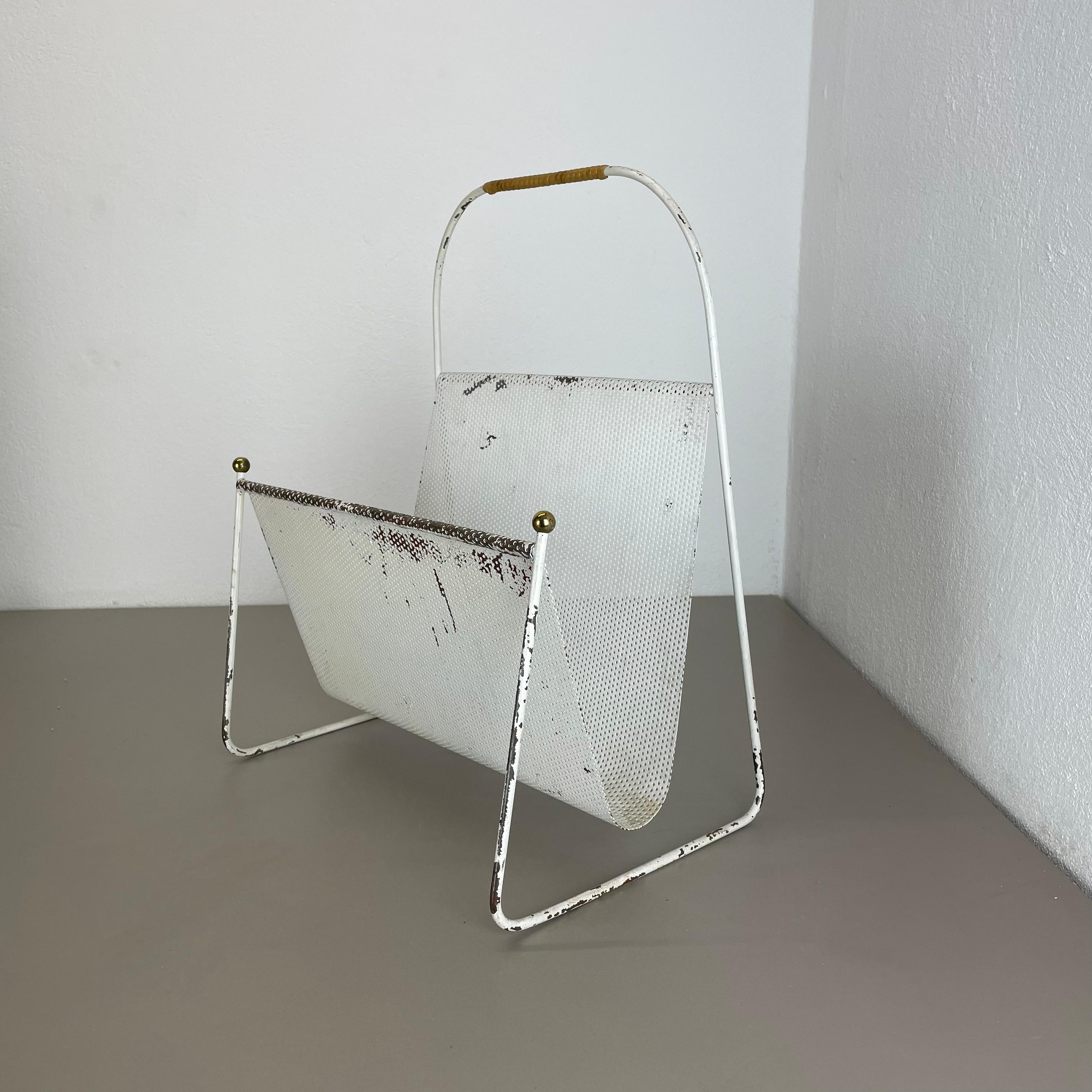Francese Portariviste con foro in metallo bianco in stile Mategot Aubock, Francia, anni '50 in vendita