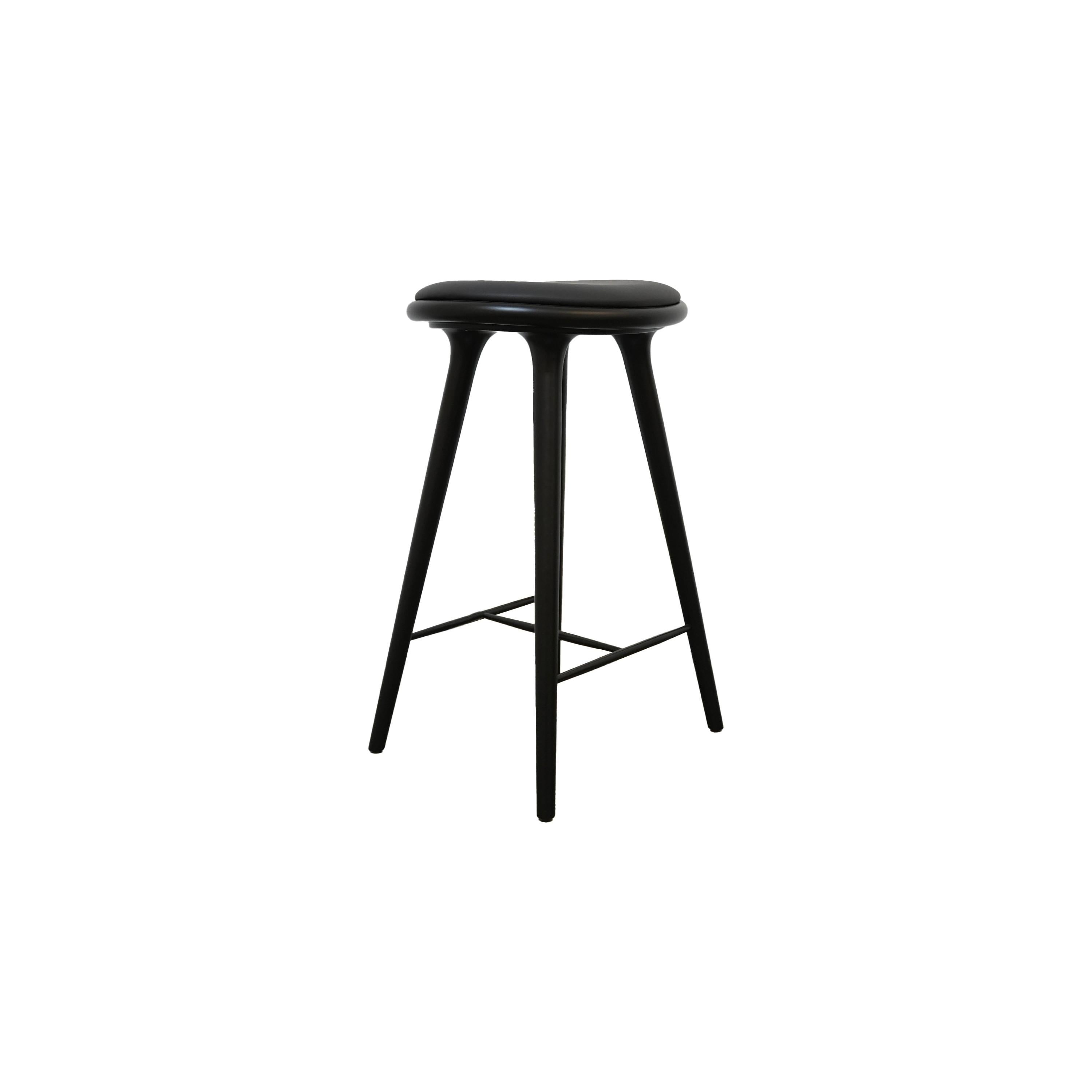 Danois Tabouret haut Mater  Chêne teinté noir  69 cm par Space Copenhagen en vente