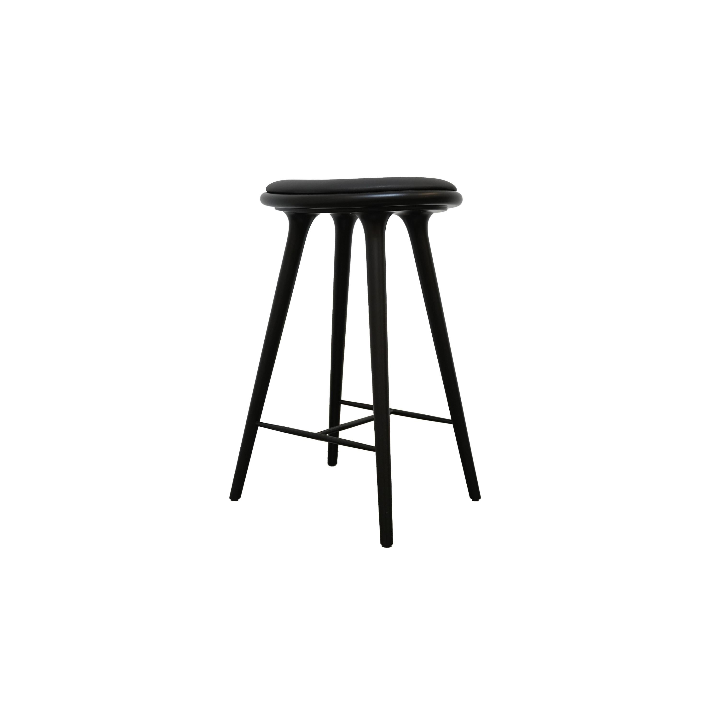 Cuir Tabouret haut Mater  Chêne teinté noir  69 cm par Space Copenhagen en vente