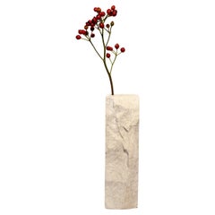 Mater vase en marbre pour composition botanique brut et poli