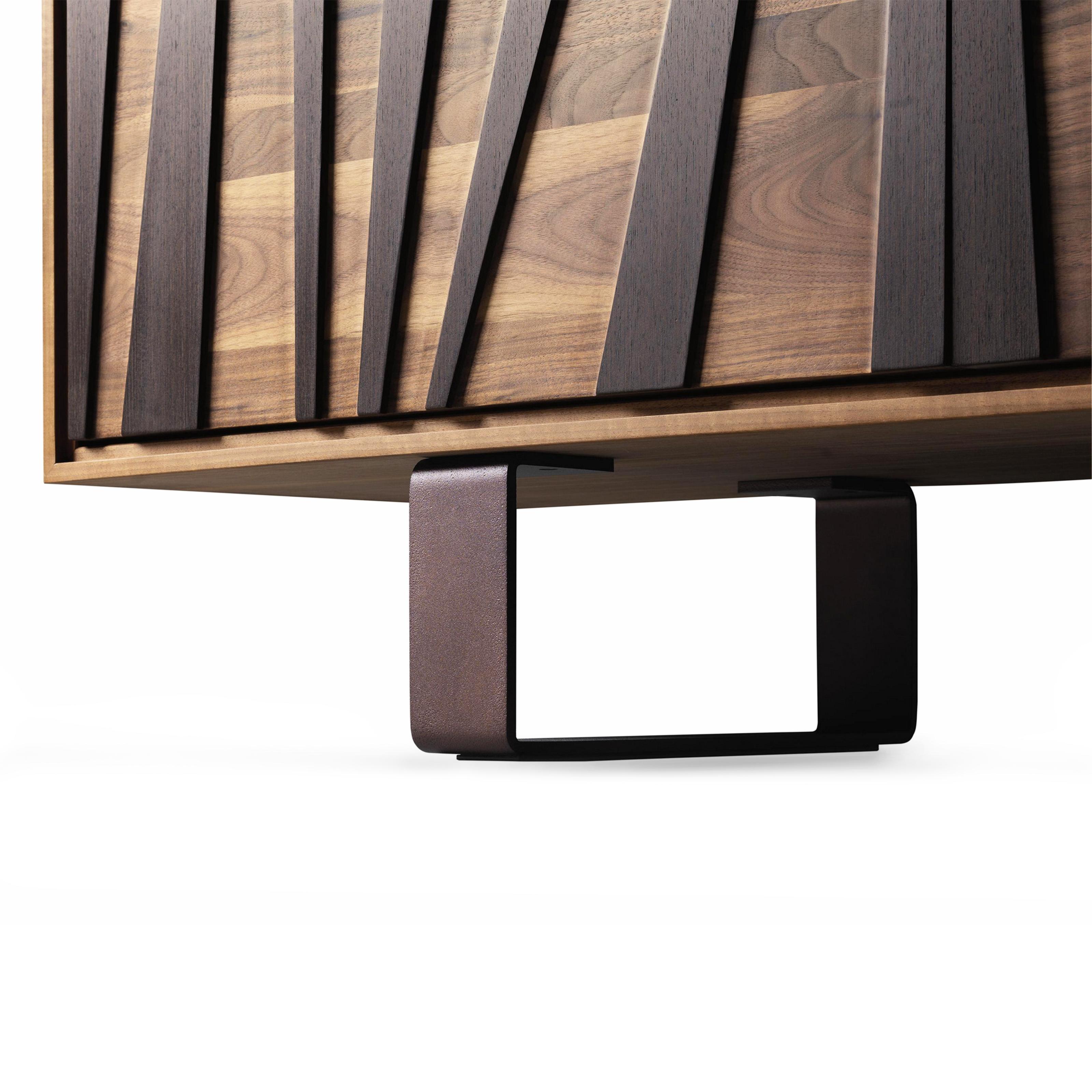Huilé Enfilade Materia Ventaglio en bois massif, noyer et griffe, contemporain en vente