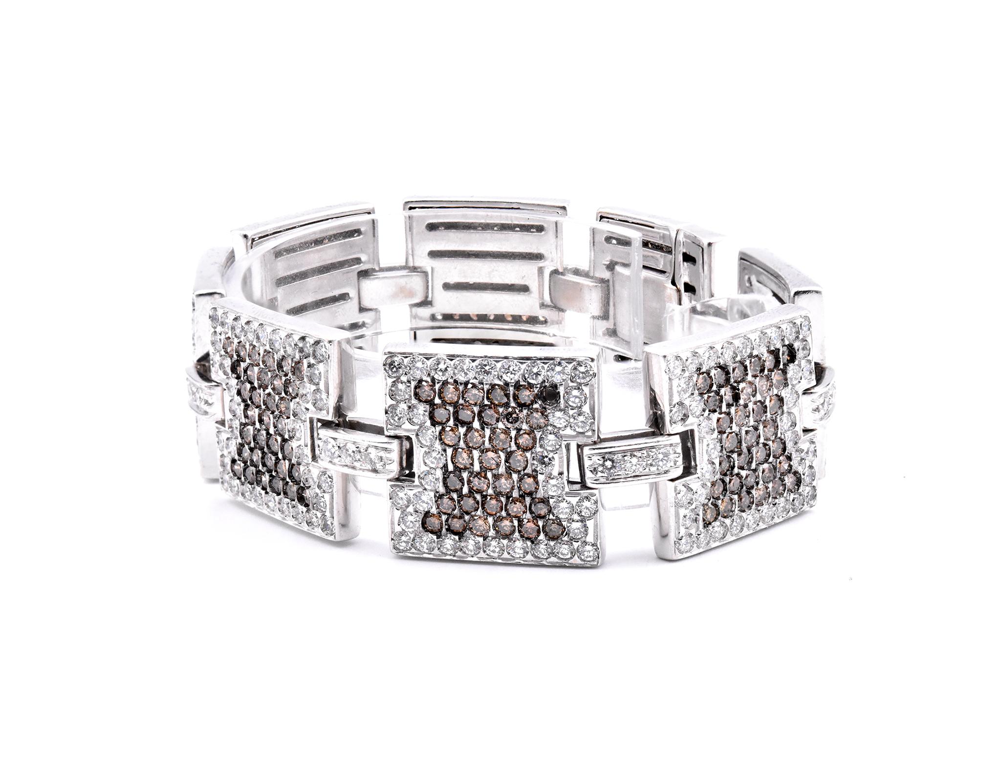 Material: 14K white gold Diamonds:  274 round cut = 5.48cttw Color: G Clarity: V In Excellent Condition For Sale In Scottsdale, AZ