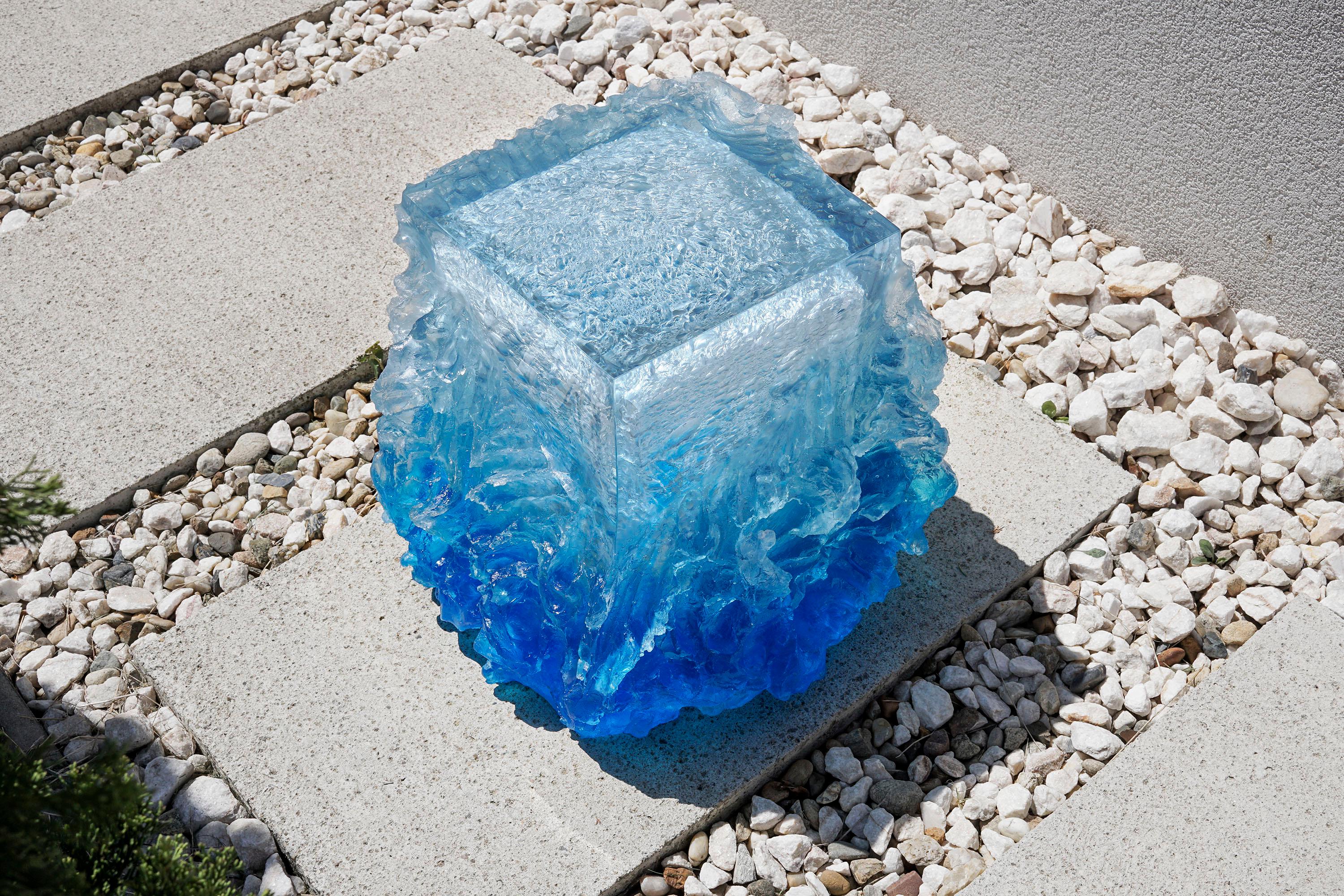 Moderno Sgabello contemporaneo in vetro acrilico blu di Eduard Locota in vendita