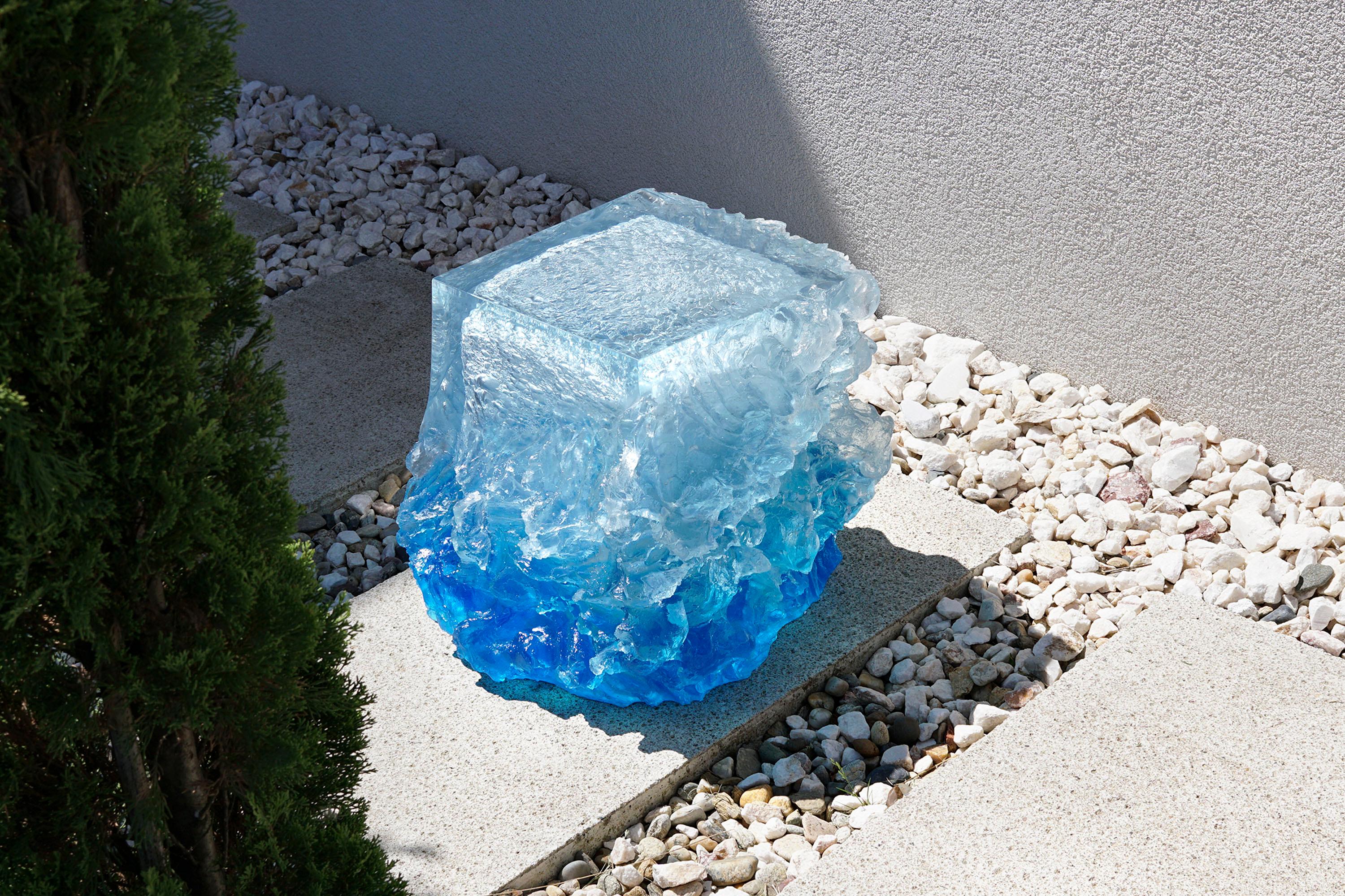 Sgabello contemporaneo in vetro acrilico blu di Eduard Locota in vendita 4