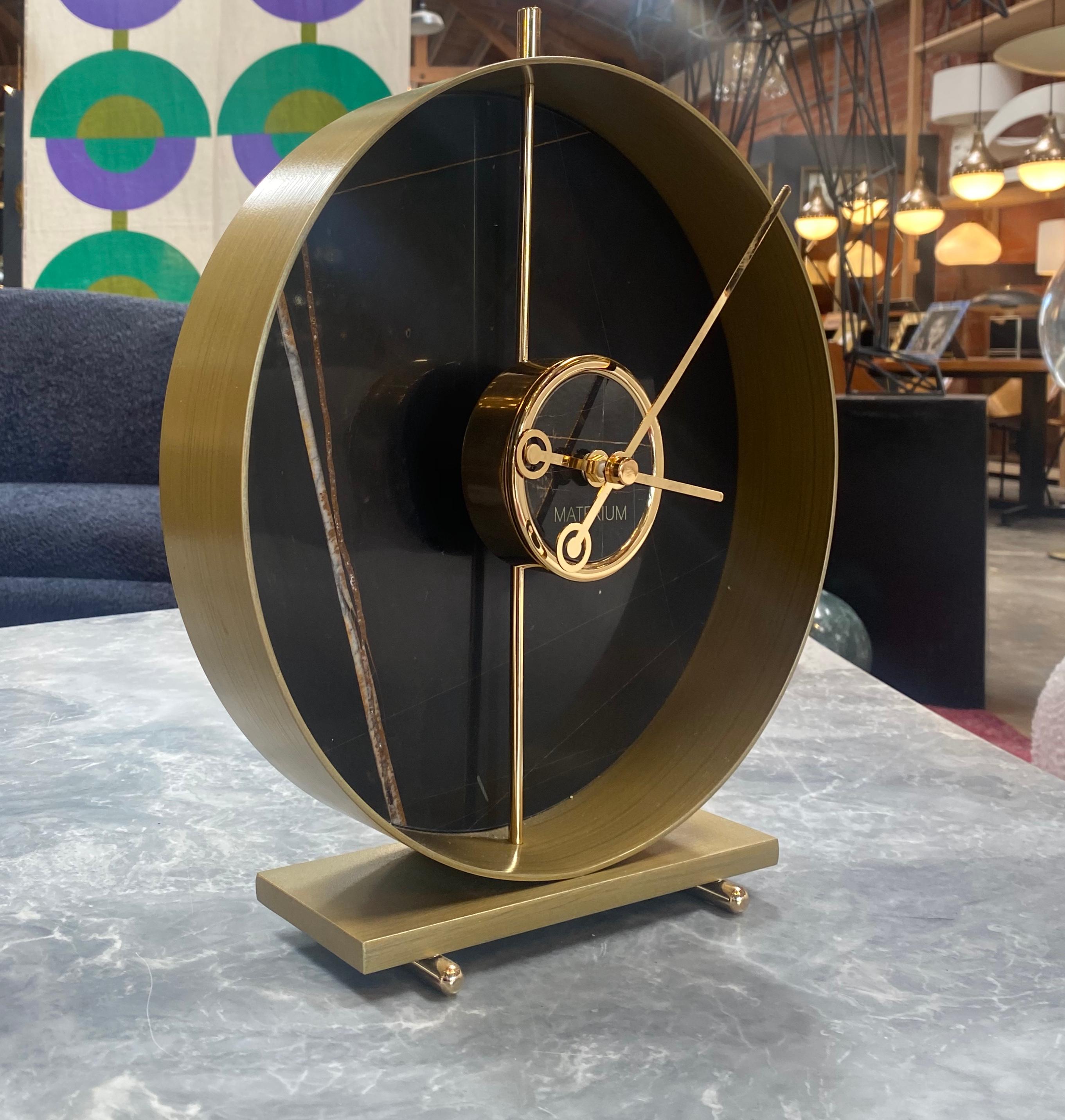 The Materico collection is a family of watches dedicated to the world of interiors. The collection is characterized by a table clock and a wall clock with a minimal design but at the same time very scenic thanks to the use of materials such as