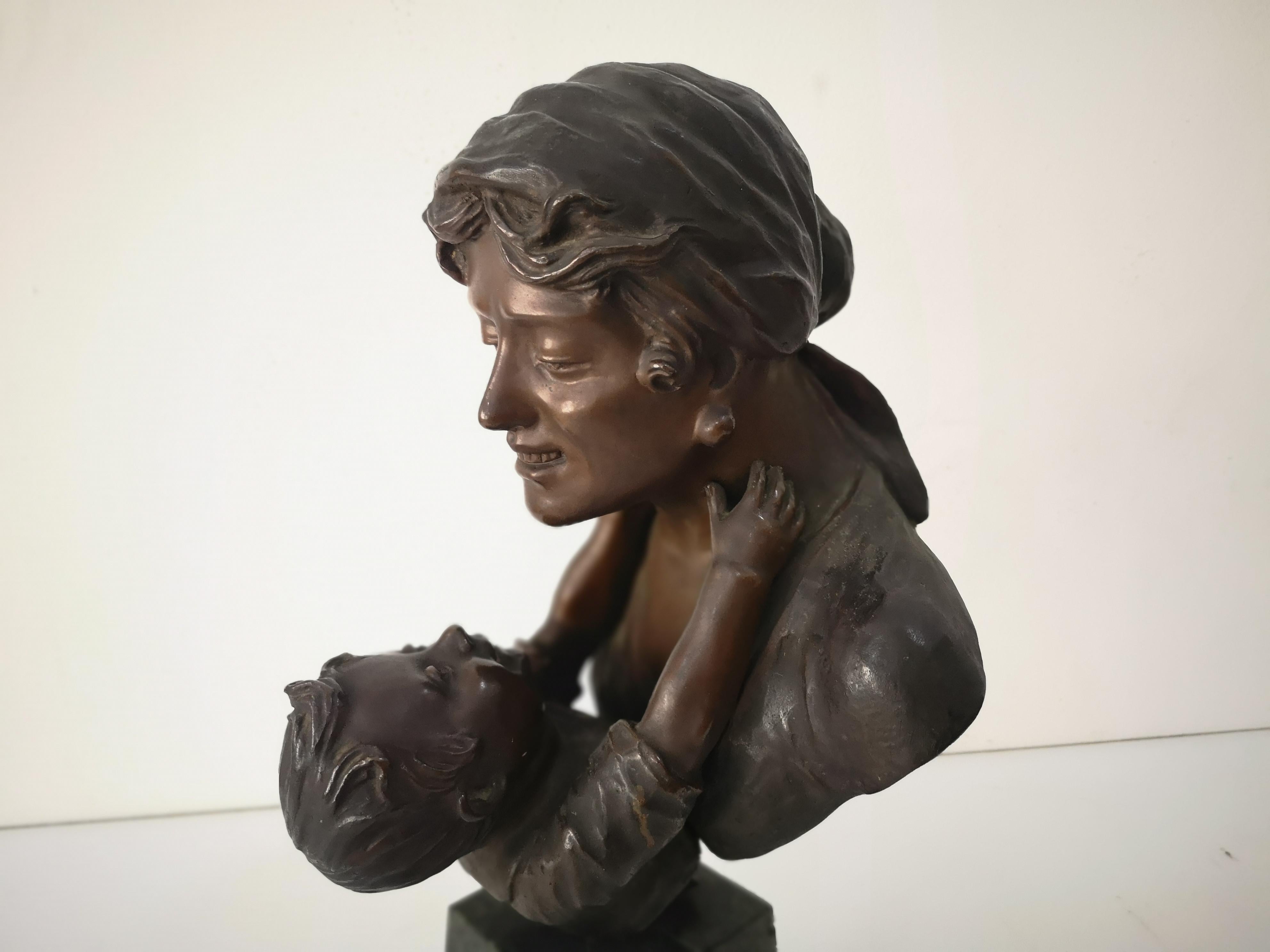 Maternità scultura in bronzo H cm 47 con base marmo firmata G.Micca anni 20 In condizioni ottime in vendita a Catania, IT