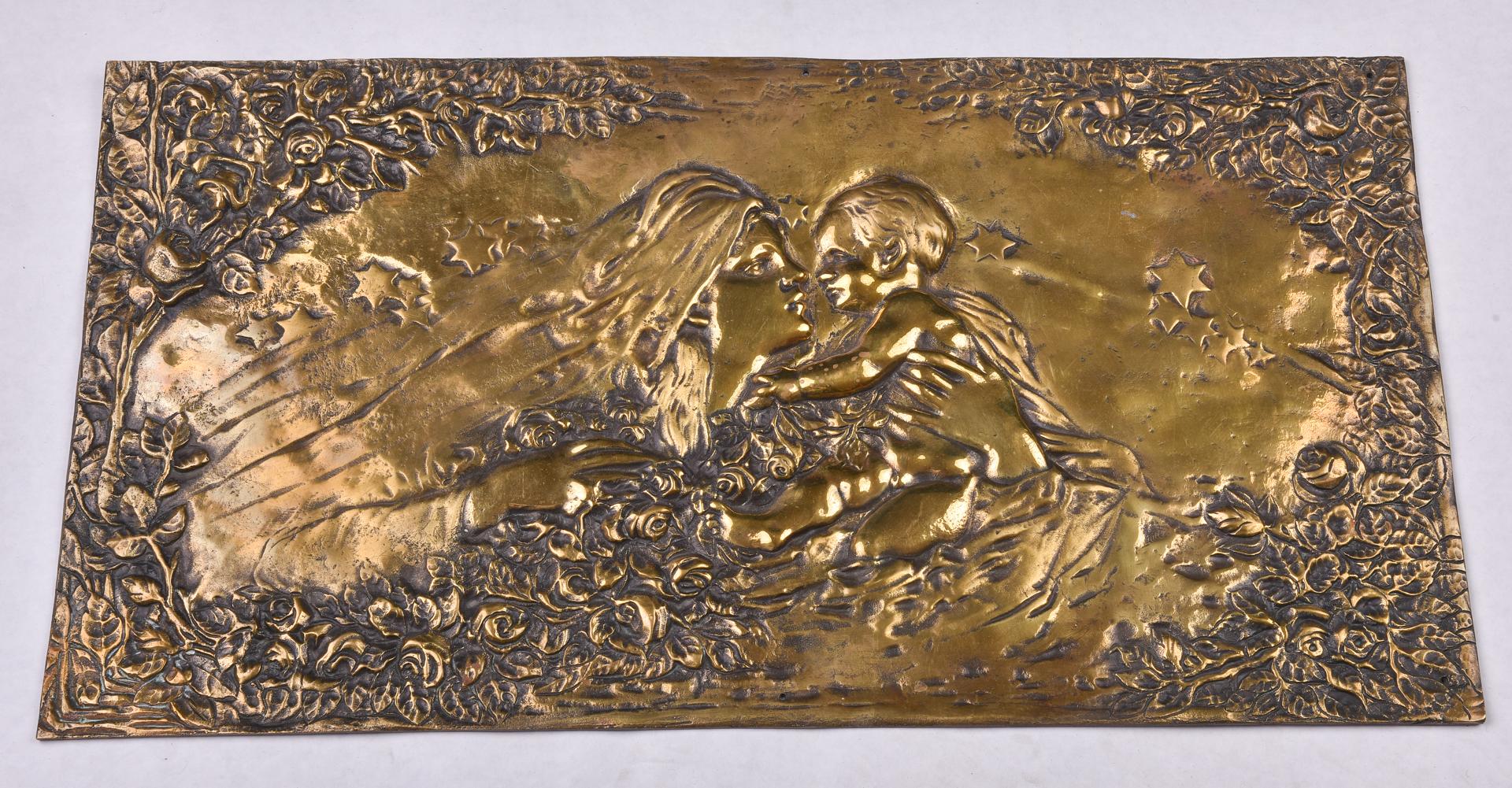 Großer Maternity-Teller aus Bronze (Art nouveau) im Angebot
