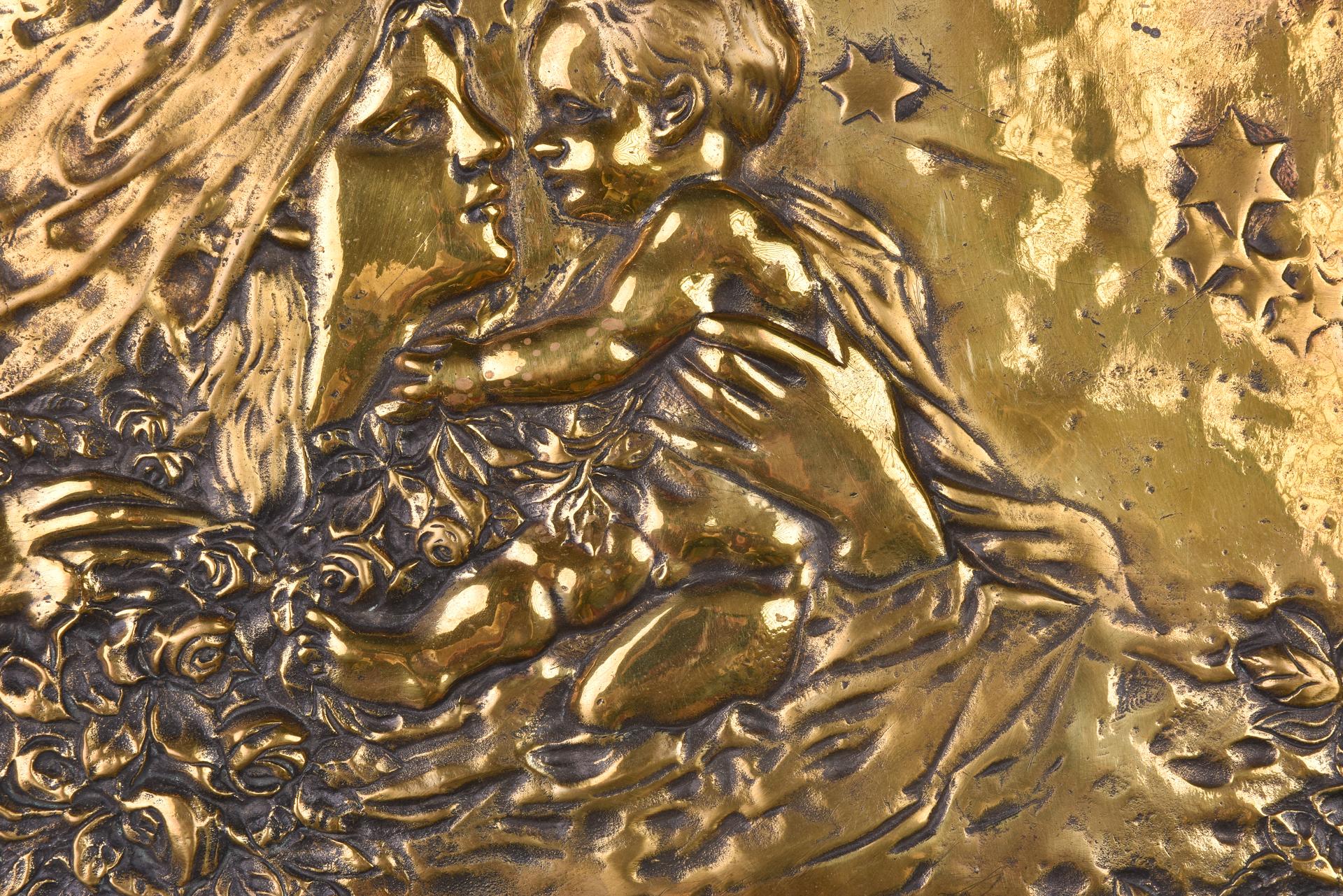 Großer Maternity-Teller aus Bronze (Geschnitzt) im Angebot