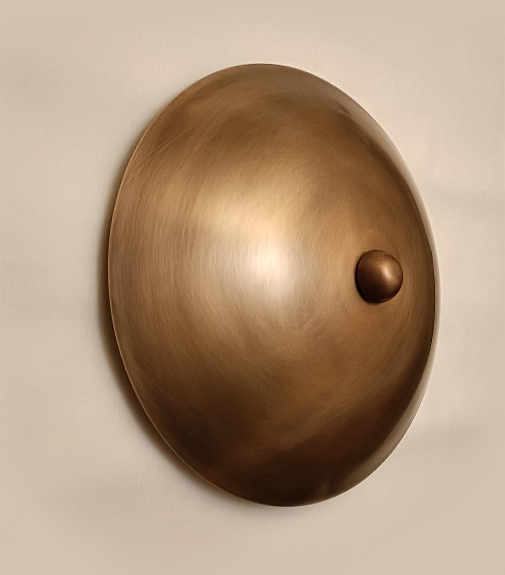 Mateta - Aplique de pared de latón macizo, acabado en latón bronceado envejecido con efecto de retroiluminación. 

Diámetro: 28 cm (11