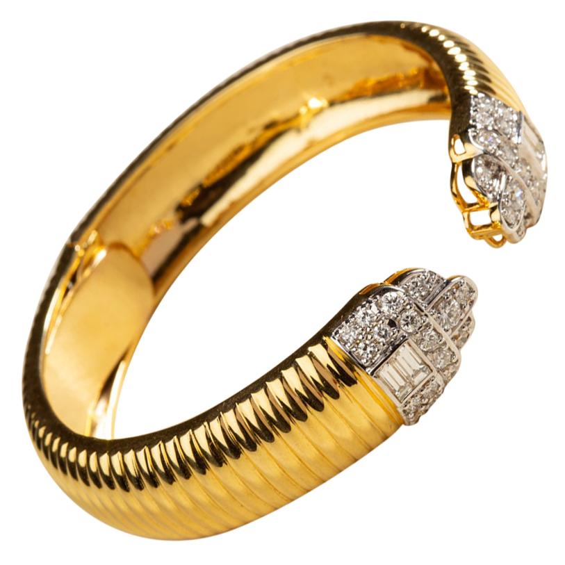 Mathematical Decoration 18 Karat Yellow Gold Bracelet Set with Diamonds For Sale