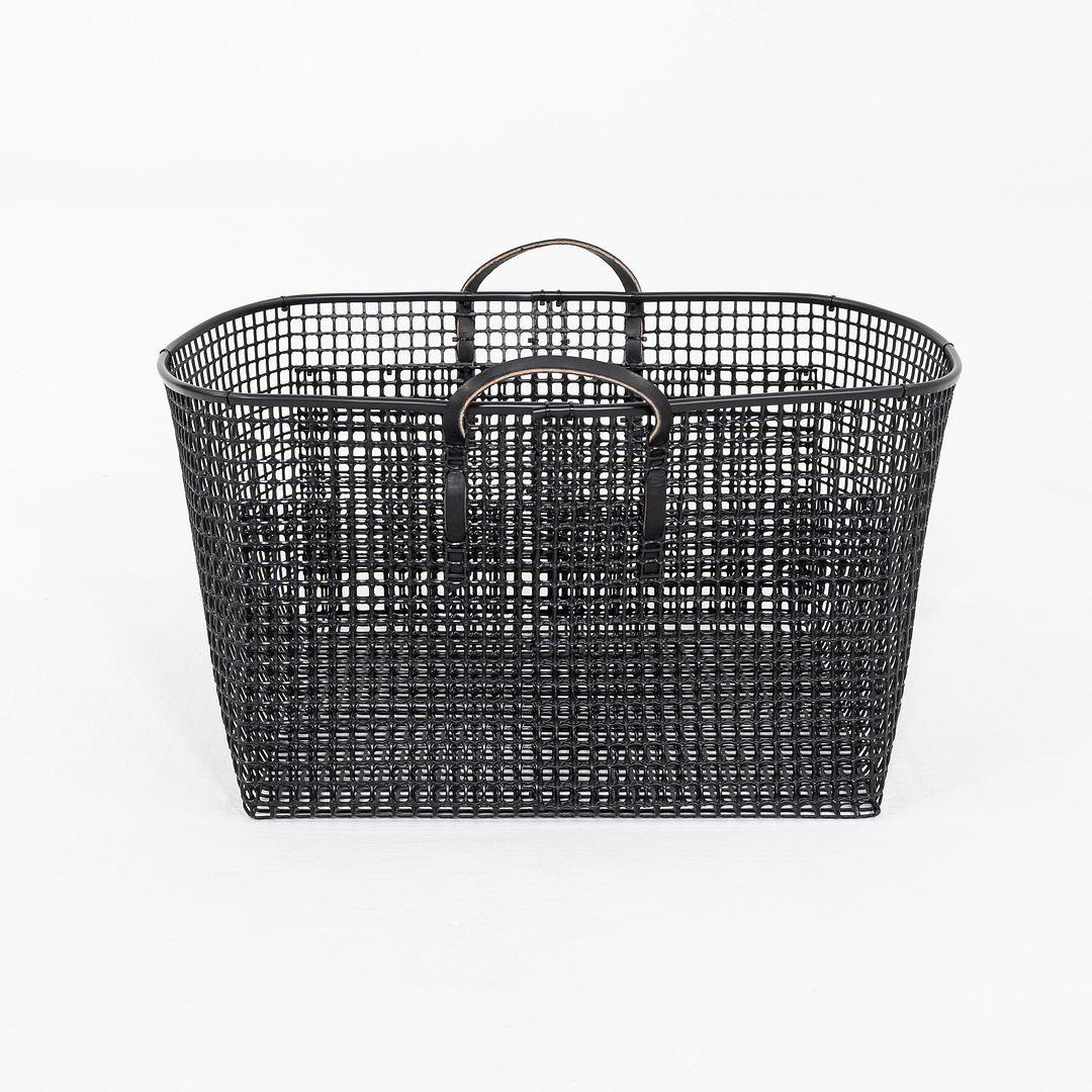 Panier de lavande de taille moyenne avec poignée noire Zach Matheson USM en vente 3