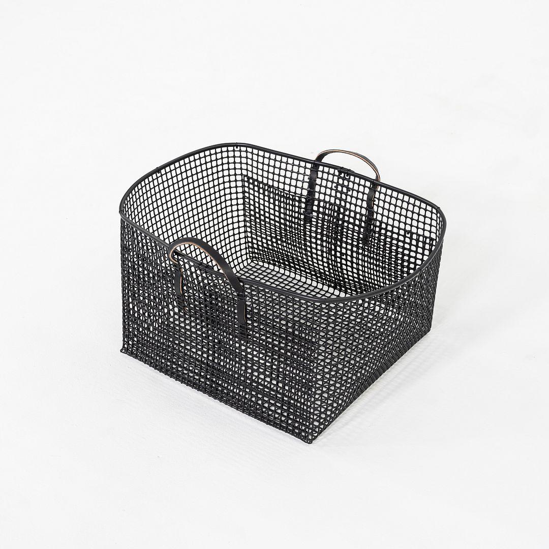 XXIe siècle et contemporain Panier de lavande de taille moyenne avec poignée noire Zach Matheson USM en vente