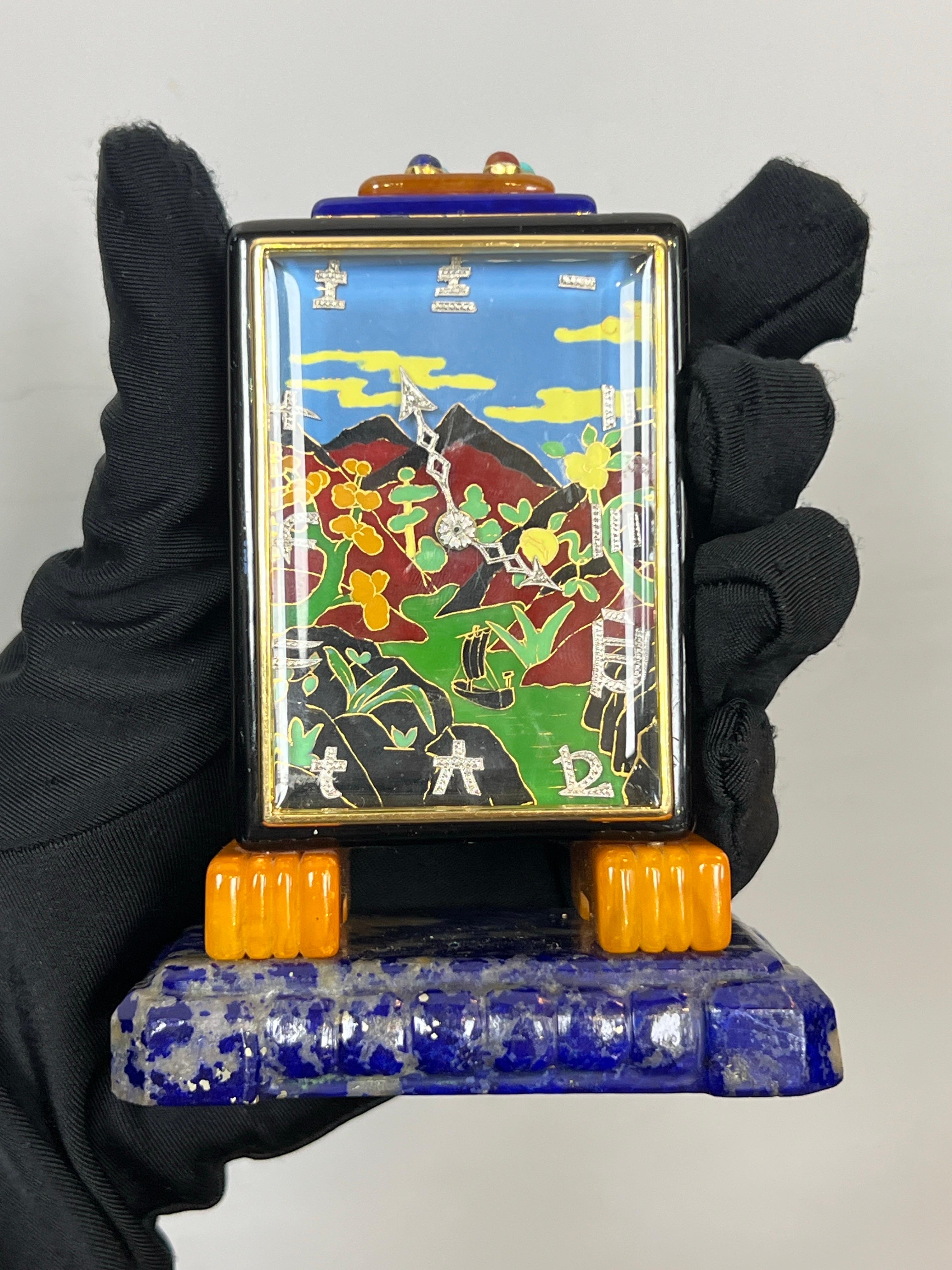 TISSOT Orologio da tavolo Art Deco con smalto multi gemma

Orologio da tavolo a 8 giorni in smalto cloisonné Art Deco realizzato per il mercato cinese da Mathey TISSOT. La cassa è costituita da un piedistallo in pietra dura con bordi smerlati, due