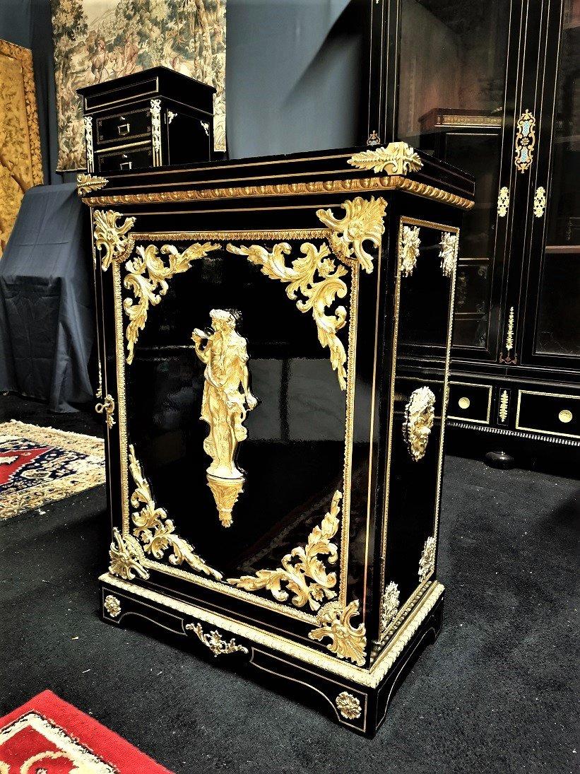 By the Famous Mathieu Befort, official cabinet maker of the Emperor Napoleon III and Empress Eugenie. As a gifted ébeniste-marqueteur, specialized in Boulle-style marquetry and in particularly high quality work he became very successful among royal