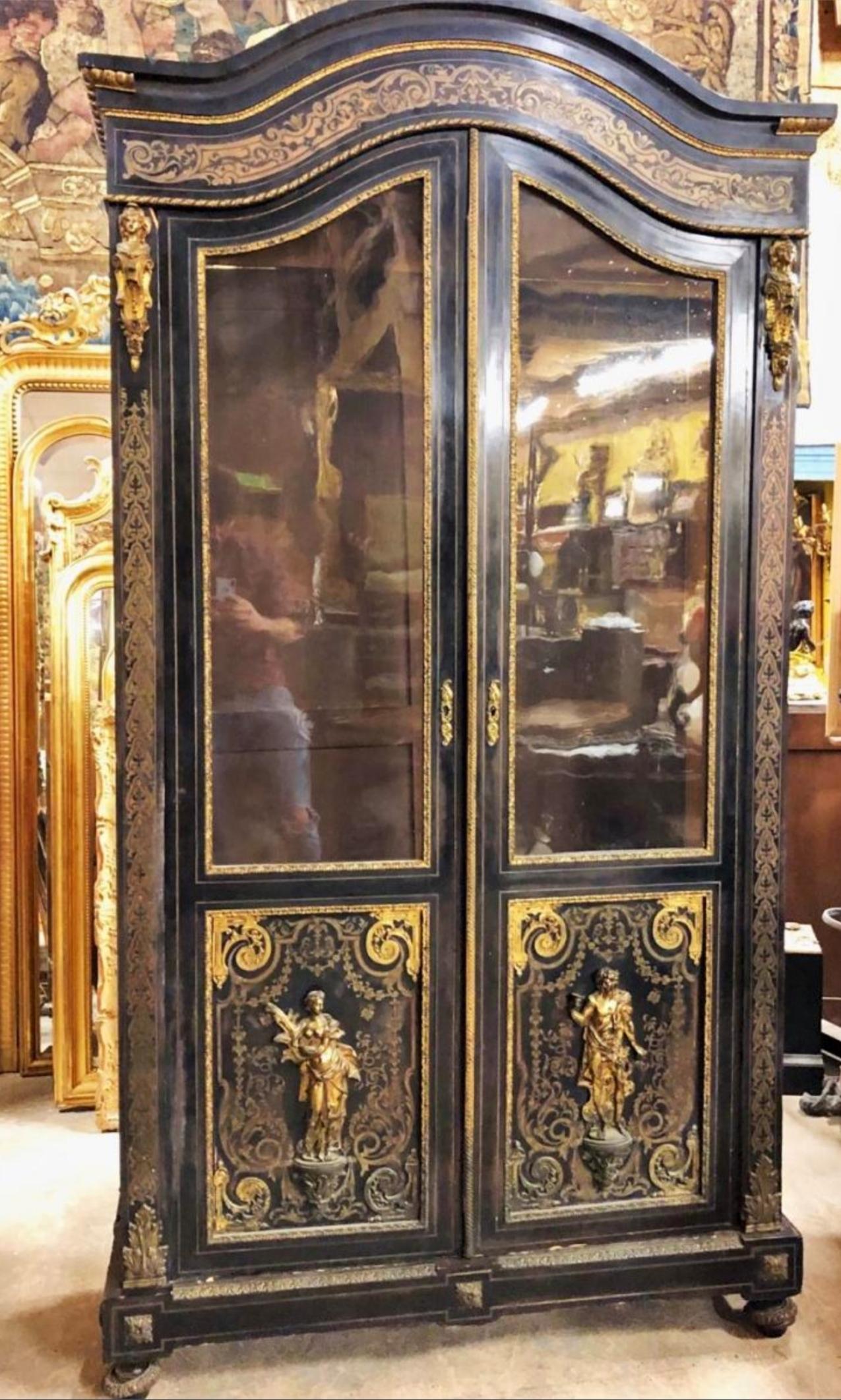 Rare showcase vitrine bookcase by Befort Jeune.
With 2 doors, Boulle style marquetry with brass inlay on brown horn background. Beautiful ornaments of gilt bronze taking the molds interspersed on the base, the écoincons, and specially Ceres and