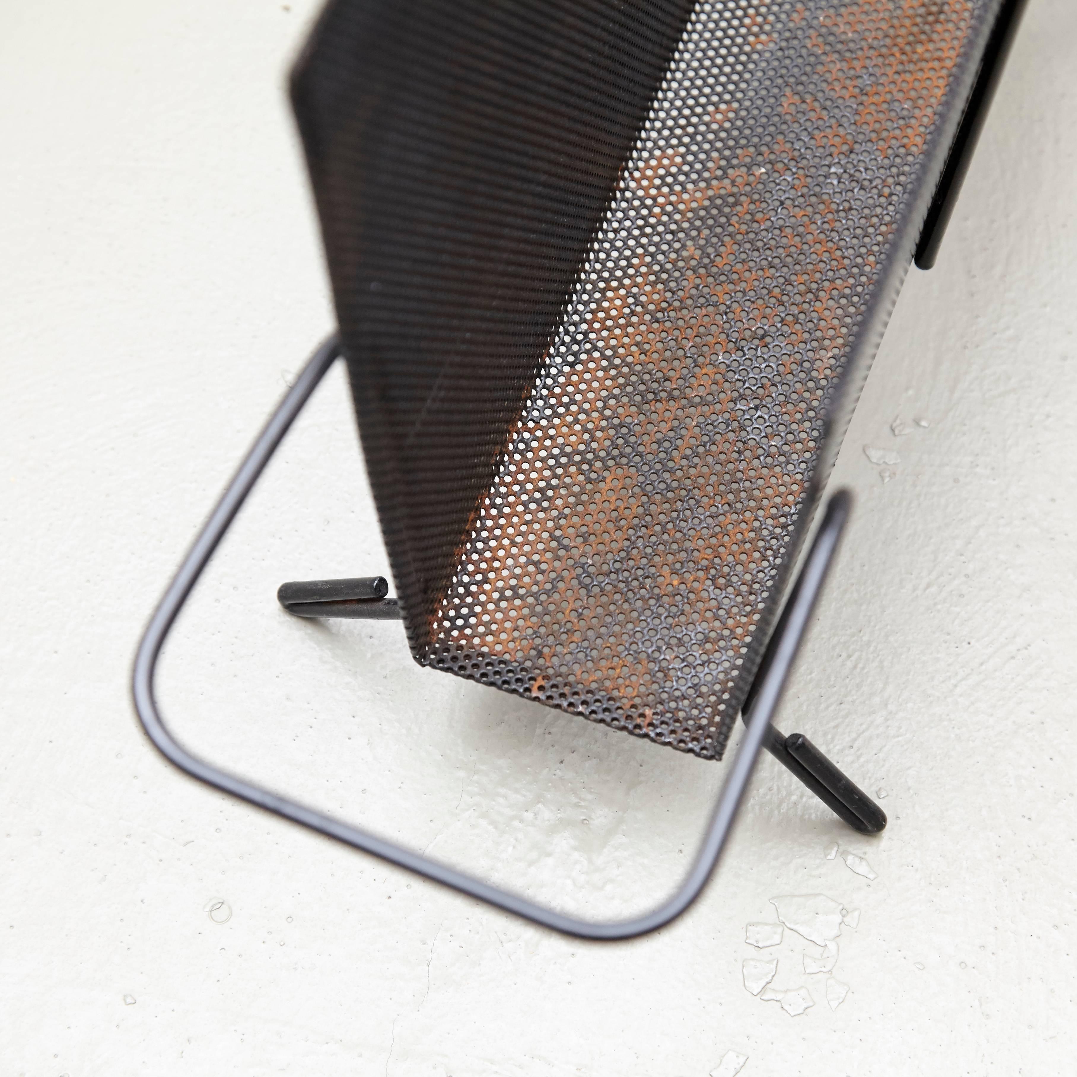 Mathieu Matégot Black Lacquered Metal Magazine Holder, circa 1950 In Good Condition In Barcelona, Barcelona