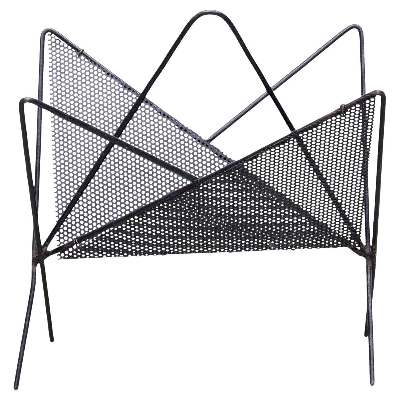 Porte-revues en métal noir de Mathieu Mategot, vers 1950