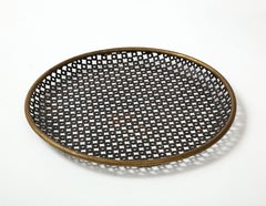 Plateau en métal perforé noir Mathieu Mategot