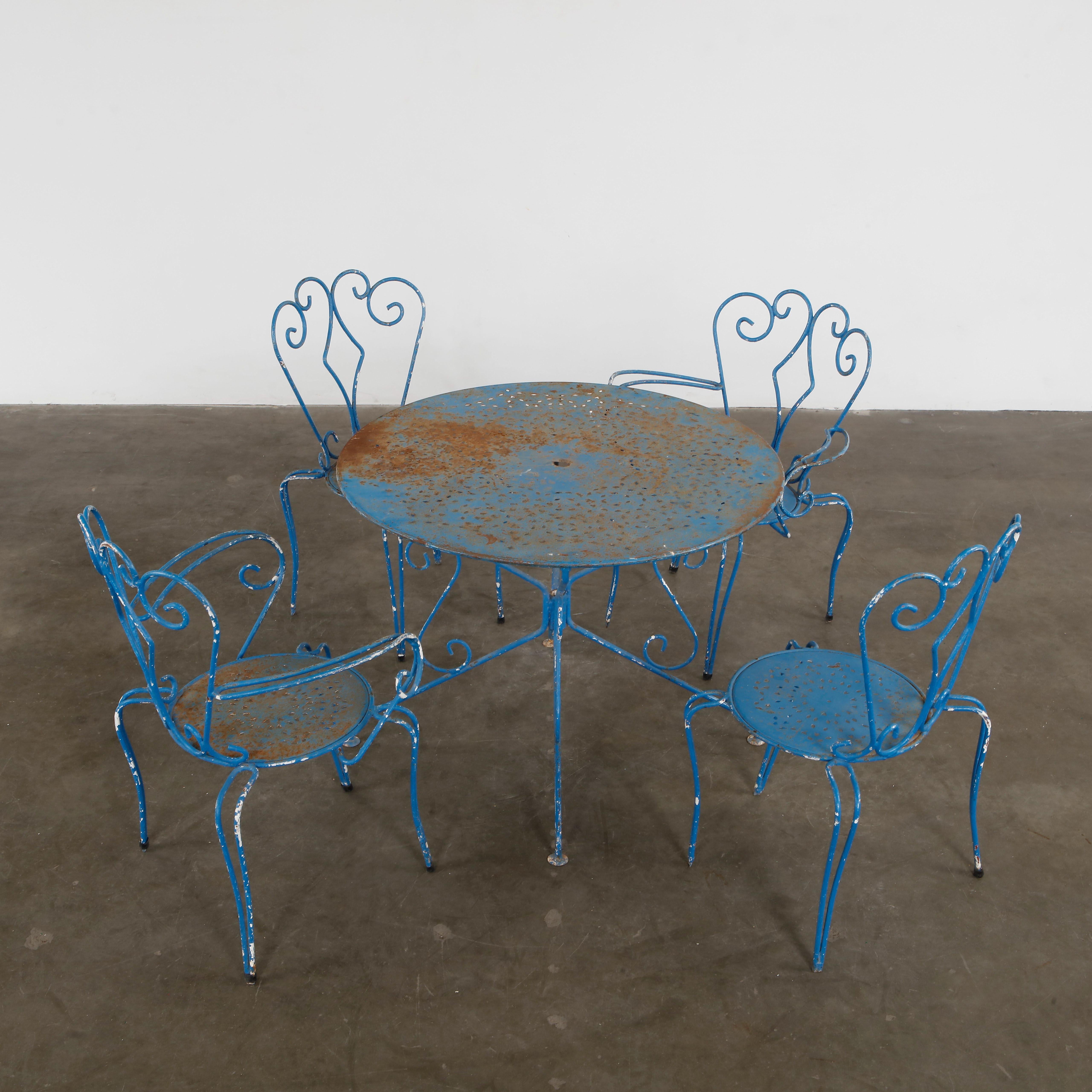 Mid-Century moderno A. Mathieu, Set da pranzo blu traforato per esterni, anni '50 in vendita