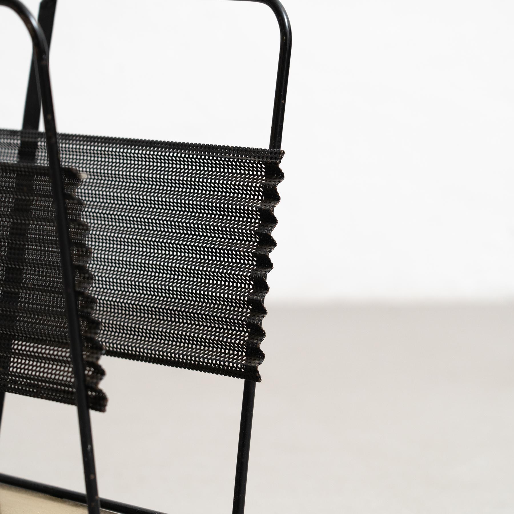 Portariviste francese Harpers in ottone e metallo nero di Mathieu Matégot, circa 1950 in vendita 4