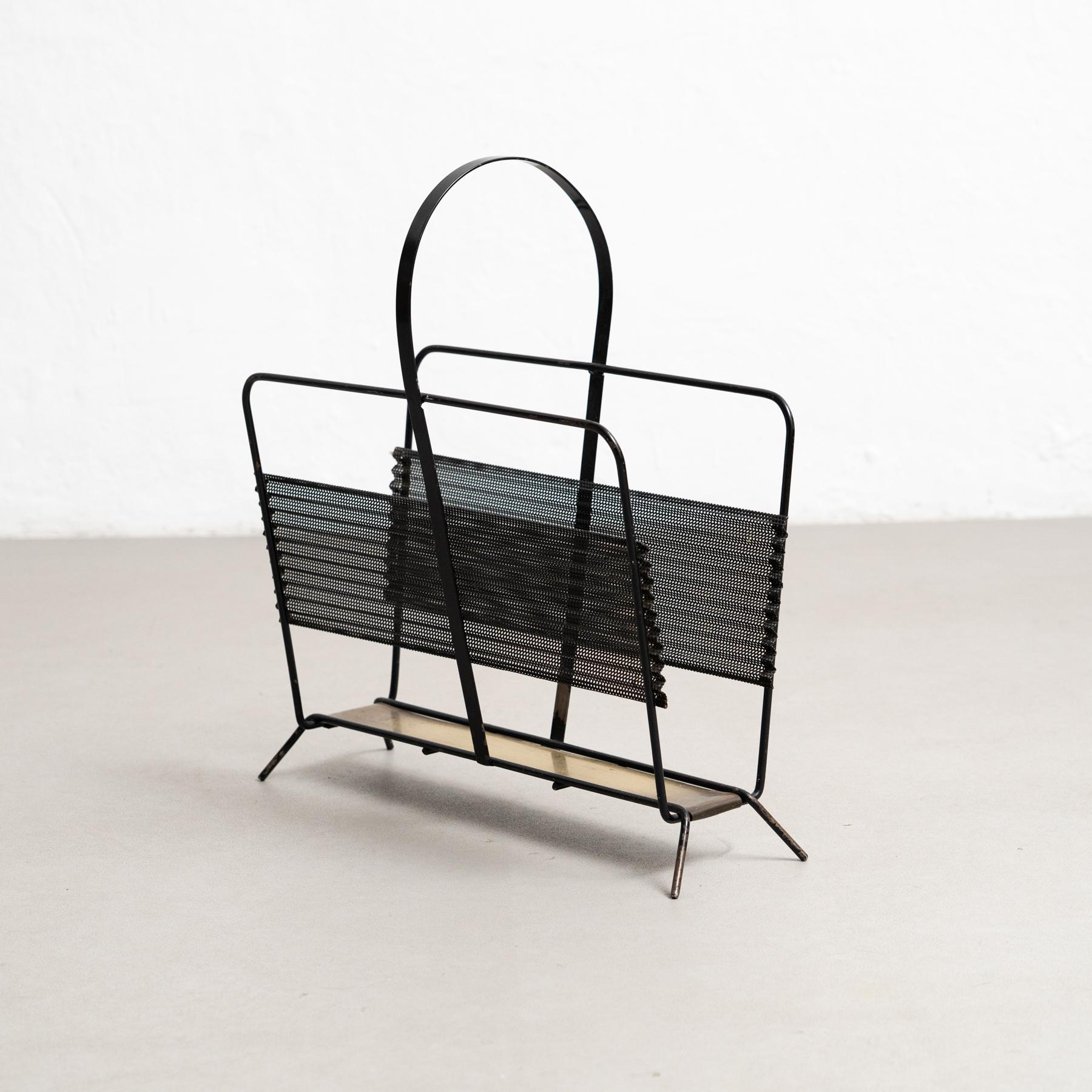 Francese Portariviste francese Harpers in ottone e metallo nero di Mathieu Matégot, circa 1950 in vendita