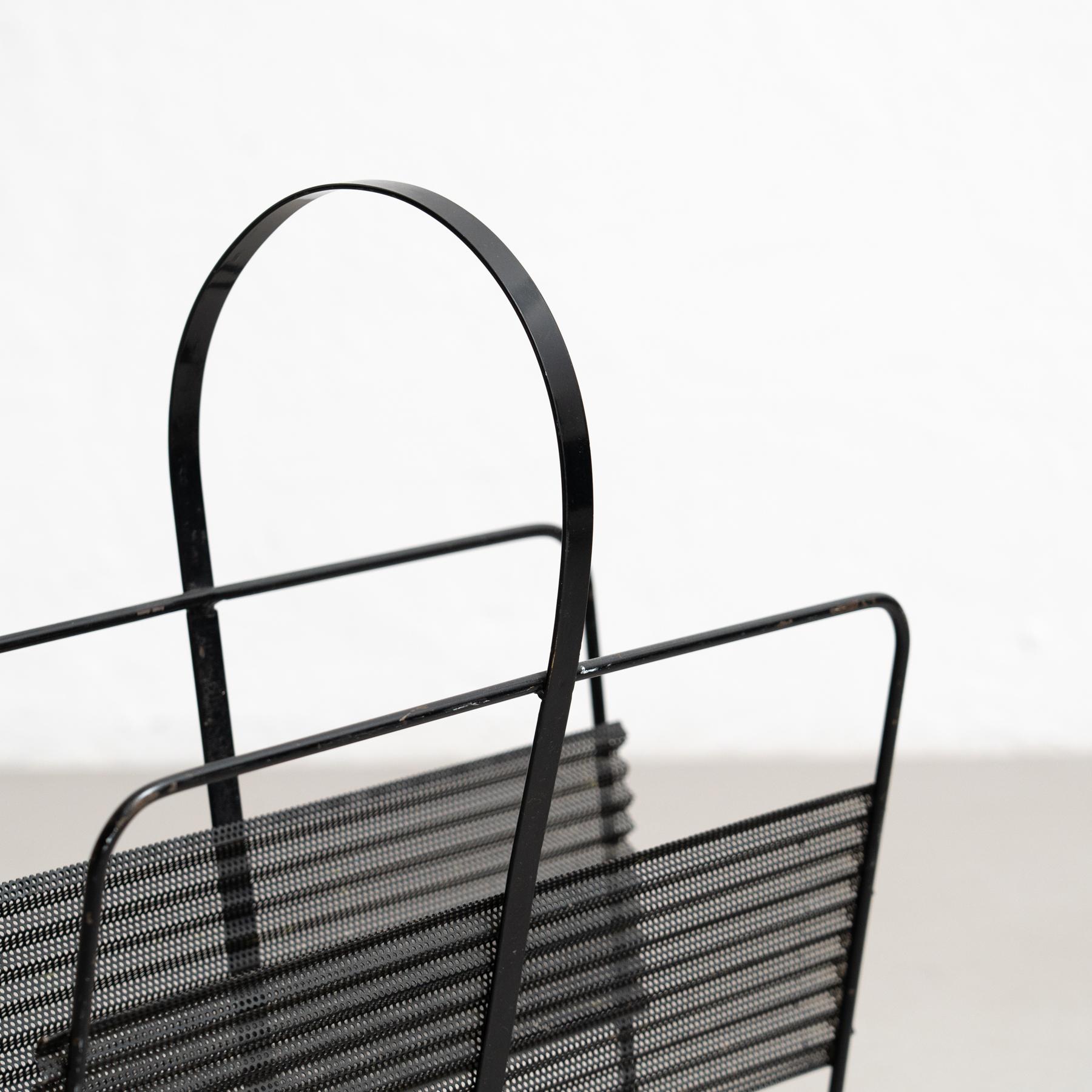 Ottone Portariviste francese Harpers in ottone e metallo nero di Mathieu Matégot, circa 1950 in vendita