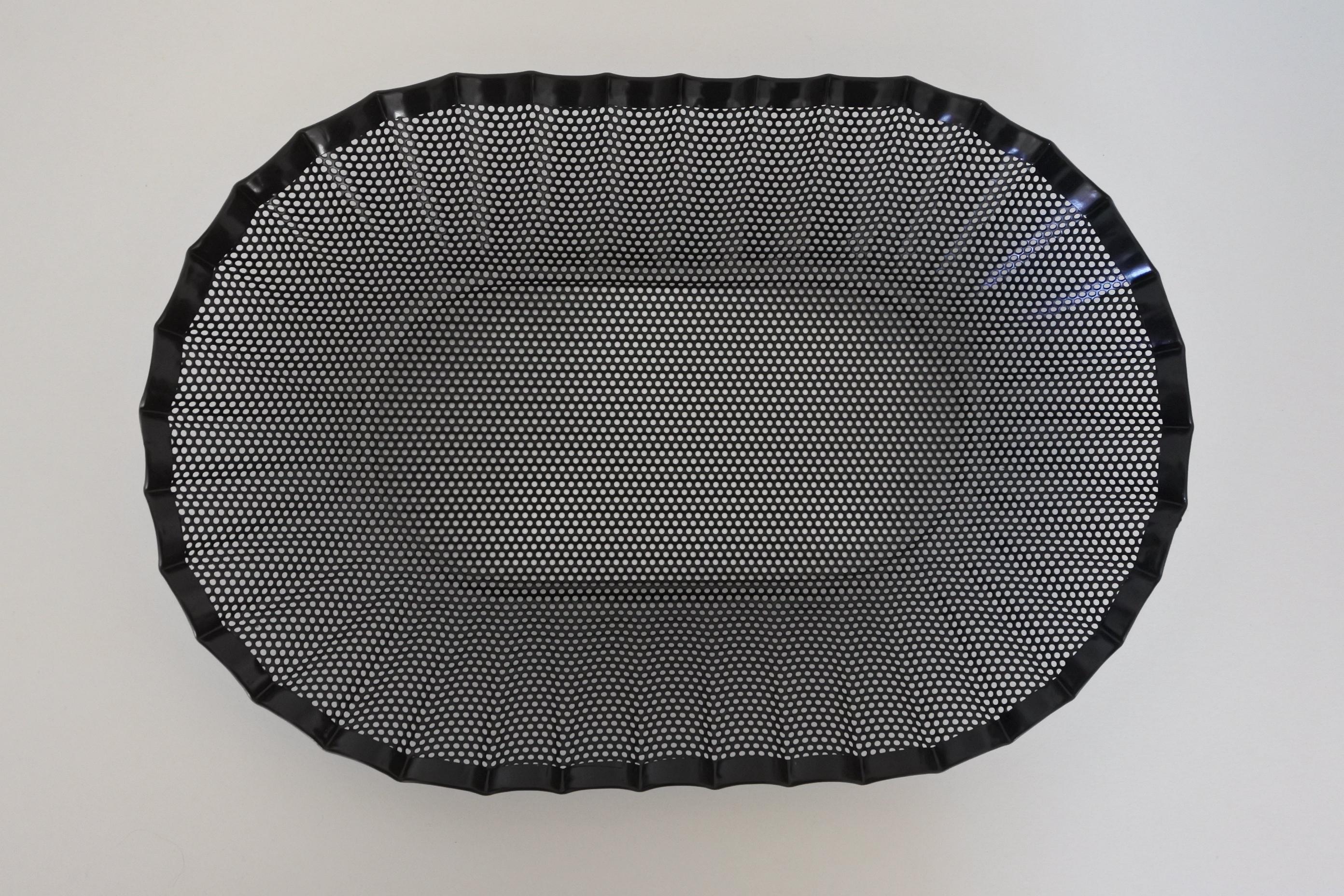 Dish or basket by renowned French designer Mathieu Mategot.
Perforated black lacquered metal (Rigitulle).
Made in France in the 1950s.

Literature: 