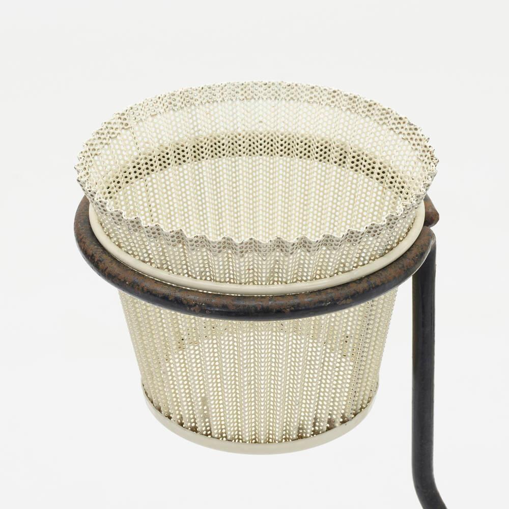 Atelier Matégot
France, 1953
Enameled steel, perforated and lacquered steel
Lamp features an adjustable Rigitulle shade and two removable planters.
literature: Mathieu Matégot, Jousse and Mondineu, fig. 97
65¾ h × 21 w × 20 d in (167 × 53 × 51 cm)
