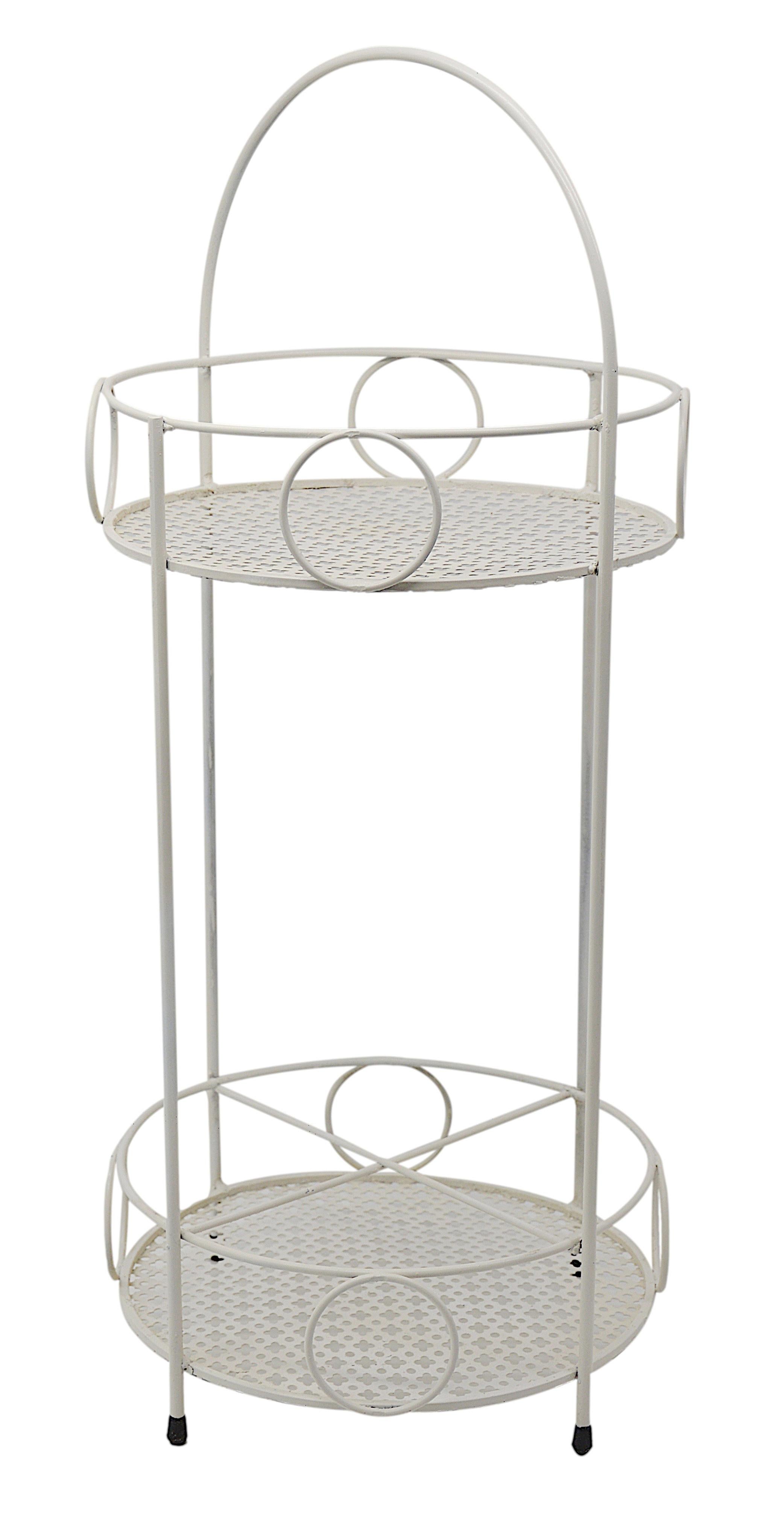 Mathieu Matégot Petite table de bar française du milieu du siècle 1950 Excellent état - En vente à Saint-Amans-des-Cots, FR