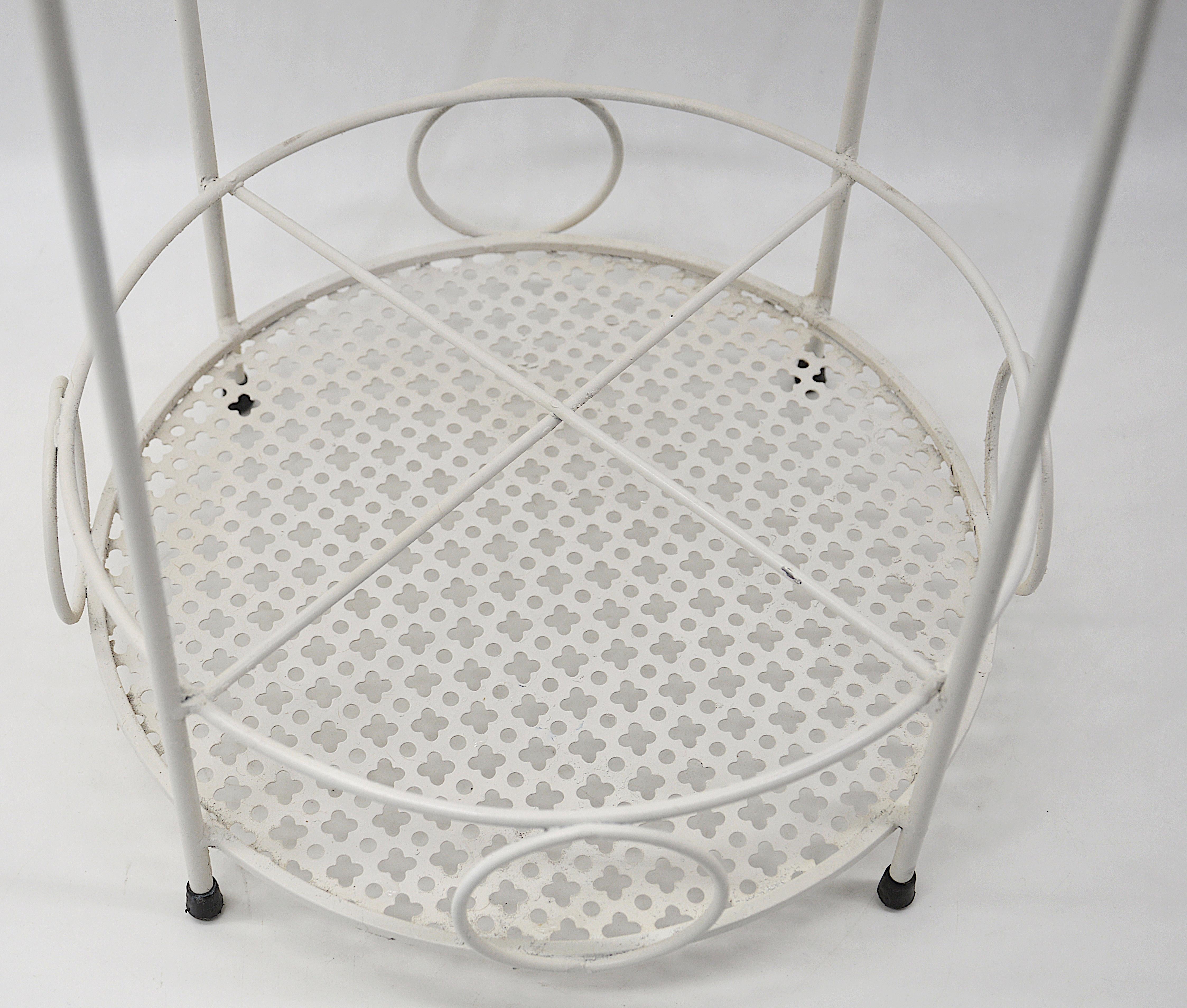 Fer Mathieu Matégot Petite table de bar française du milieu du siècle 1950 en vente