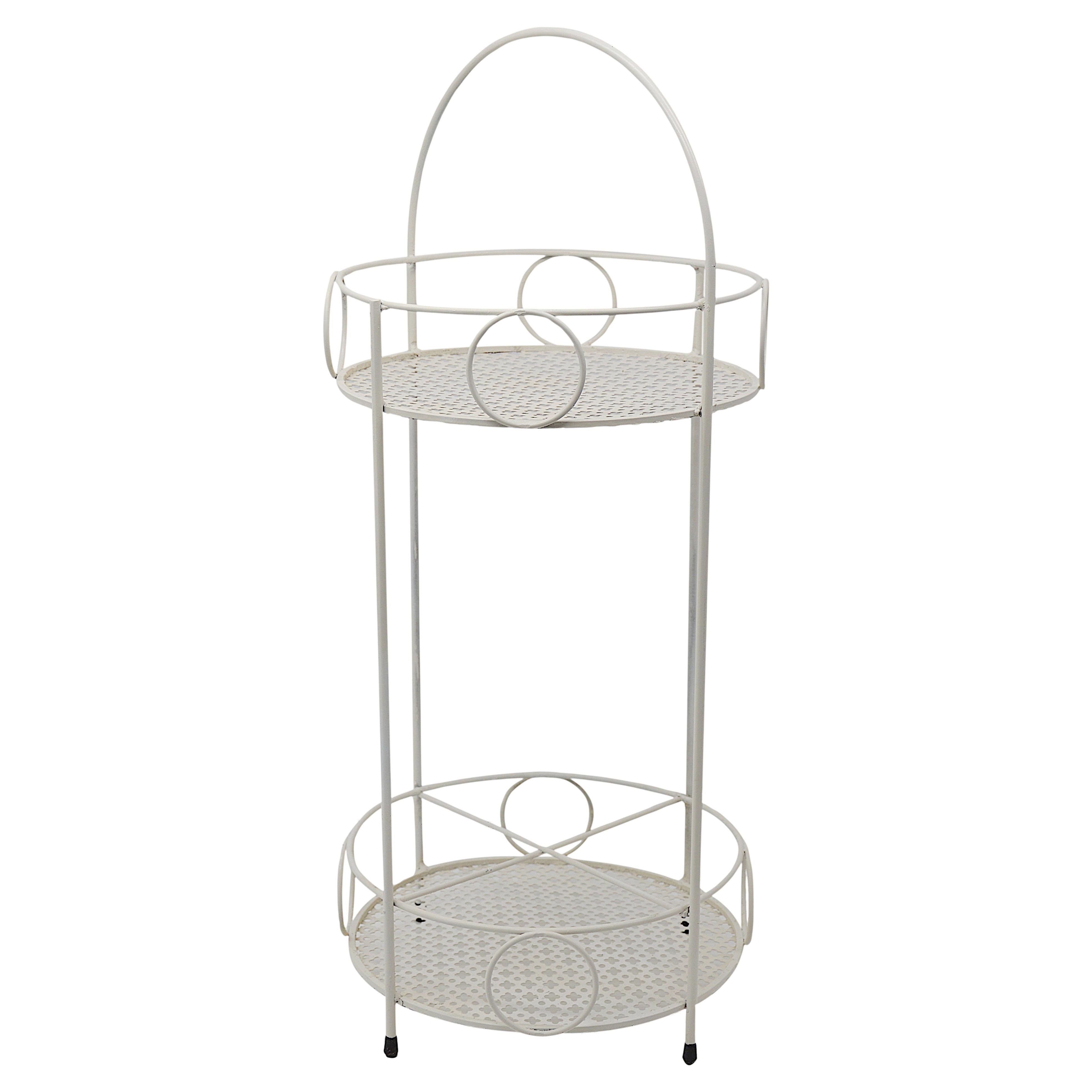 Mathieu Matégot Petite table de bar française du milieu du siècle 1950 en vente