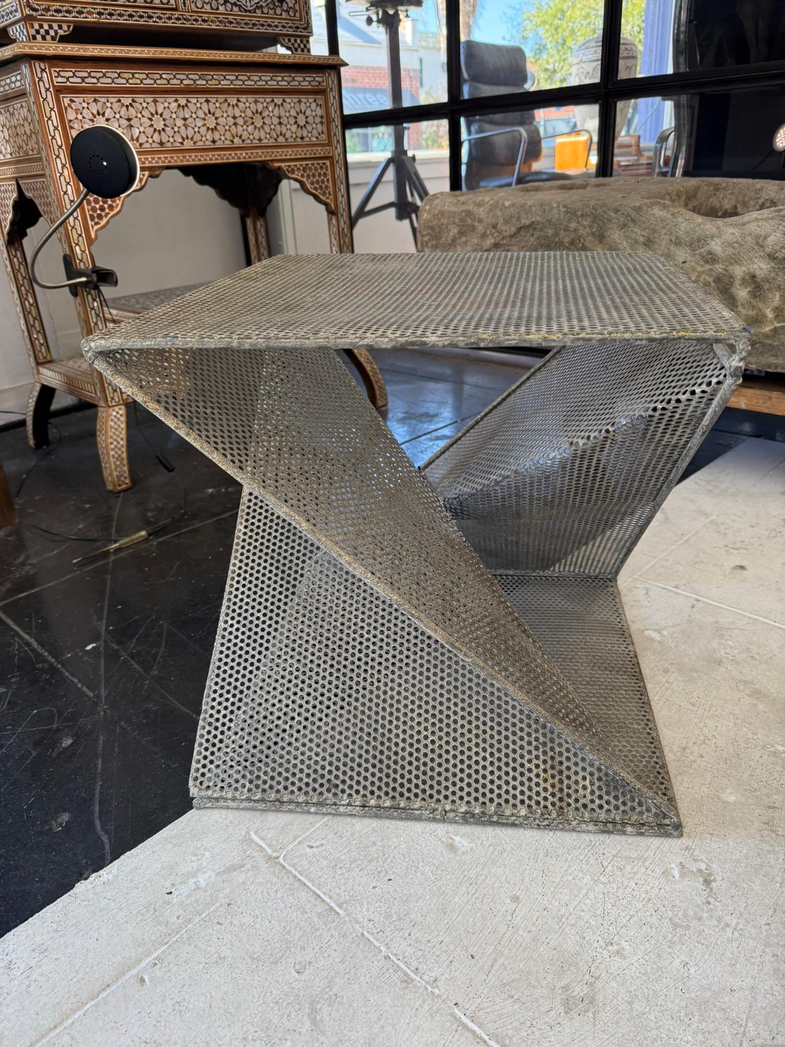 Mid-Century moderno Tavolini geometrici di Mathieu Mategot in vendita