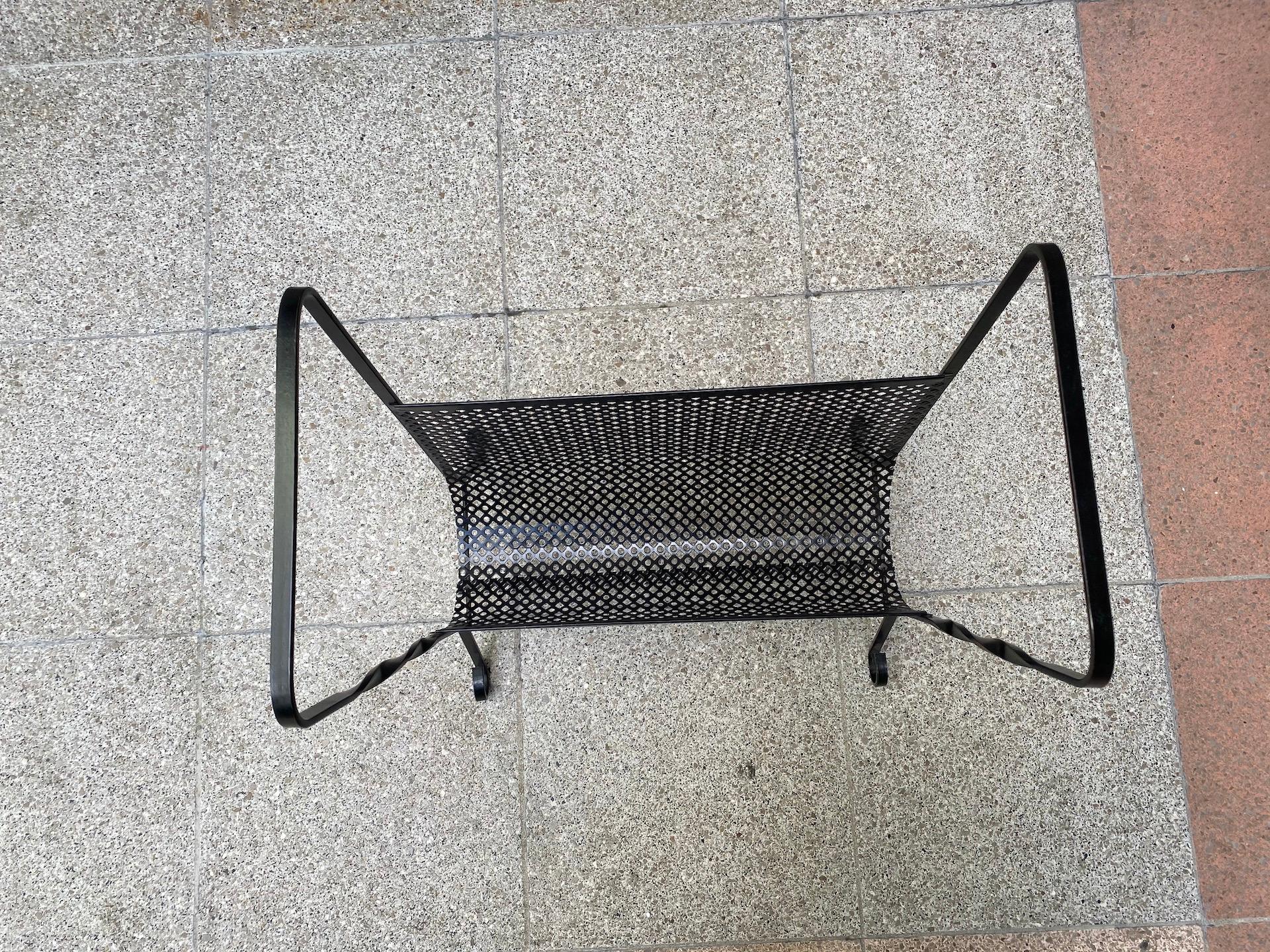 Mathieu Matégot (in the style of), Magazine / vinyl rack, Circa 1975.

Perforated metal and wrought iron
Measures: L 38 x H 50 x D 26 cm.

 