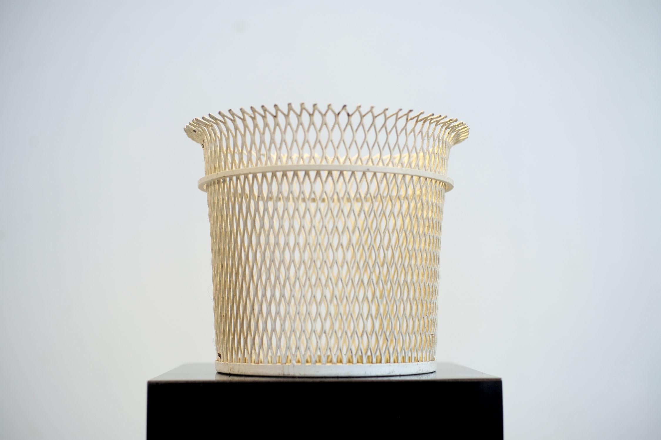Mathieu Mategot, Großer Pflanzgefäßtopf, Frankreich 1950 (Moderne der Mitte des Jahrhunderts) im Angebot