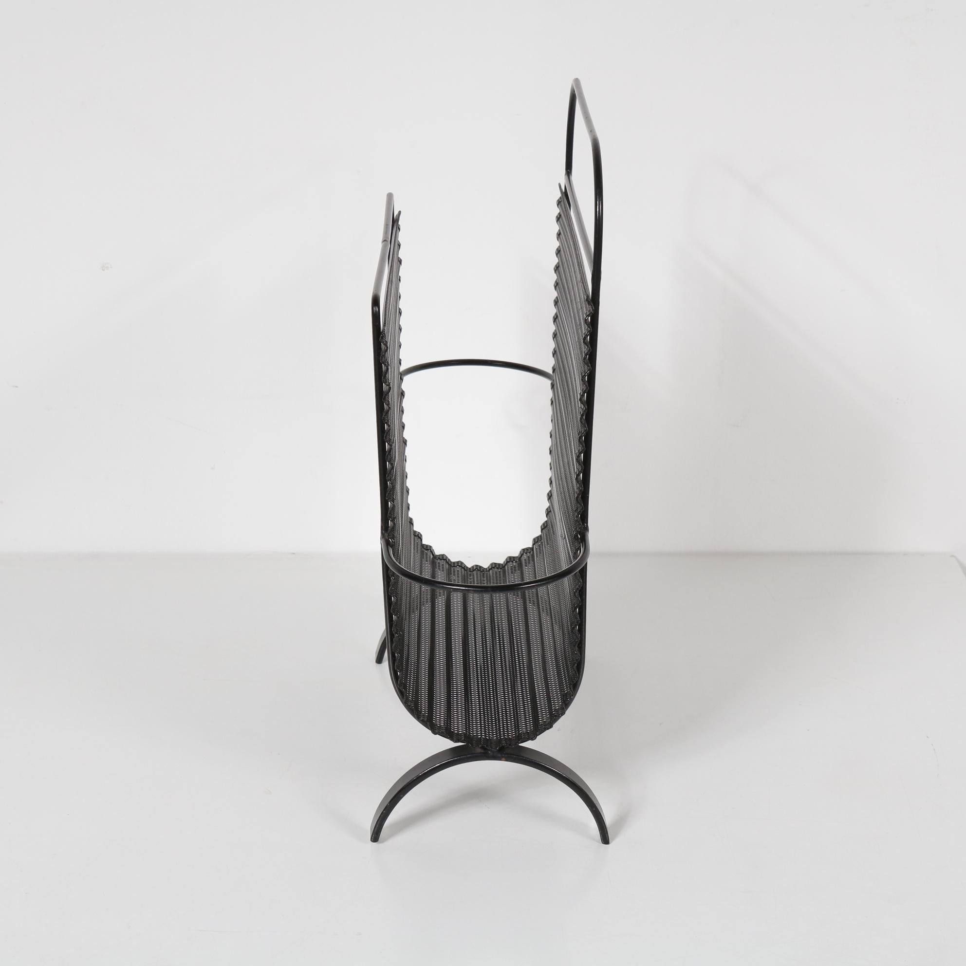 A beautiful elegant magazine rack, model Harpers, designed by Mathieu Matégot and manufactured by Atelier Matégot in France, circa 1950.

This iconic piece is made of high quality black lacquered metal. The structure is folded and the metal panels