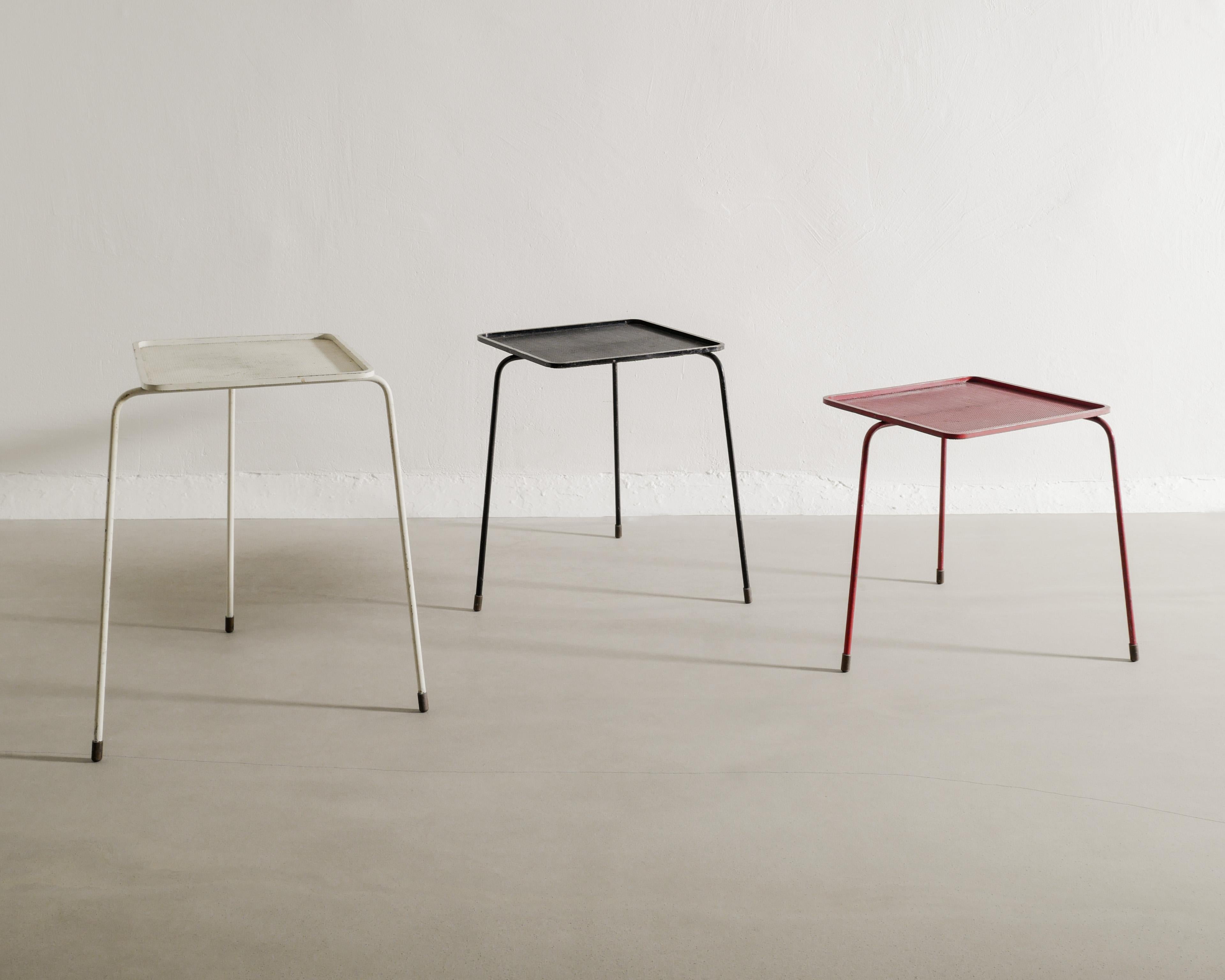 Français Mathieu Matégot Tables d'appoint 
