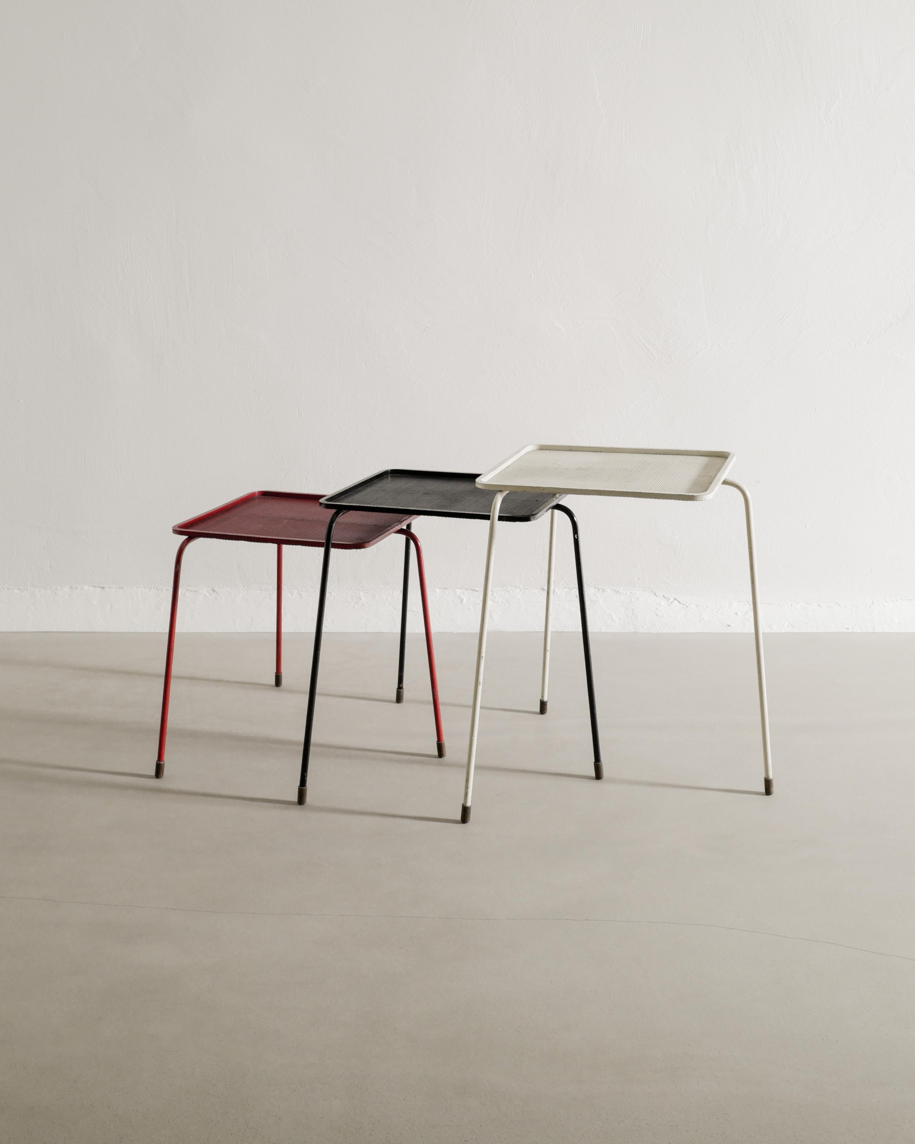 Milieu du XXe siècle Mathieu Matégot Tables d'appoint 
