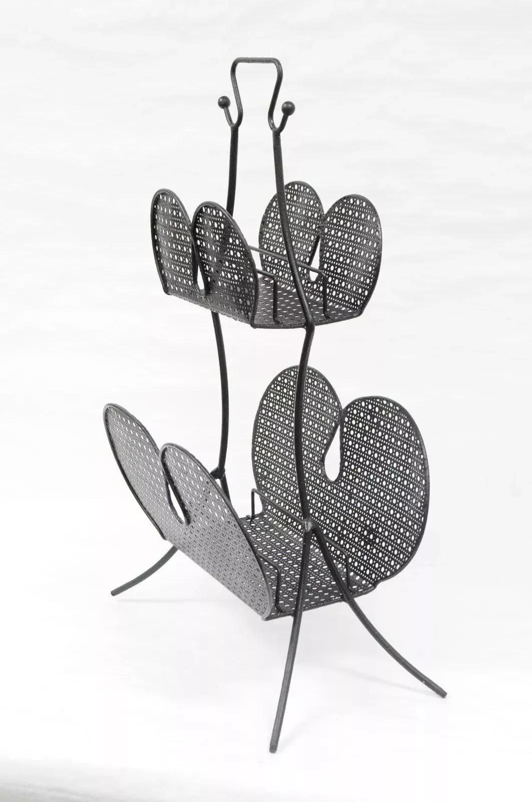 Mid-Century moderno Mathieu Mategot Porta riviste a 2 livelli con rete metallica a forcina nera del Mid Century Modern in vendita