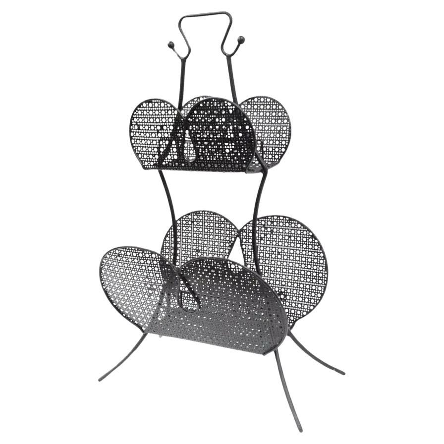 Mathieu Mategot Porta riviste a 2 livelli con rete metallica a forcina nera del Mid Century Modern
