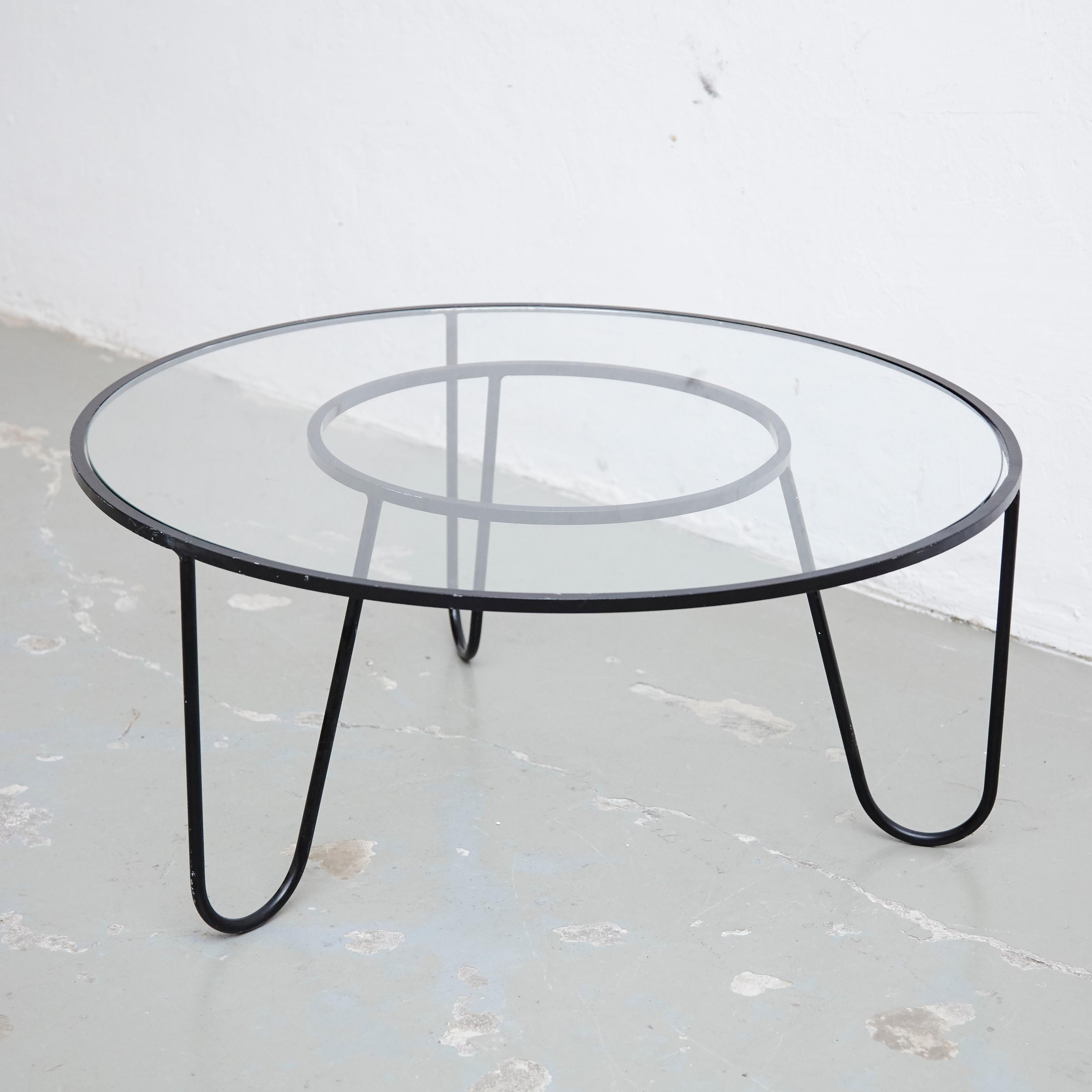 Coffee table designed by Mathieu Matégot.
Manufactured by Ateliers Matégot, France, circa 1950.

Lacquered metal with original paint.

In good original condition, with minor wear consistent with age and use, preserving a beautiful