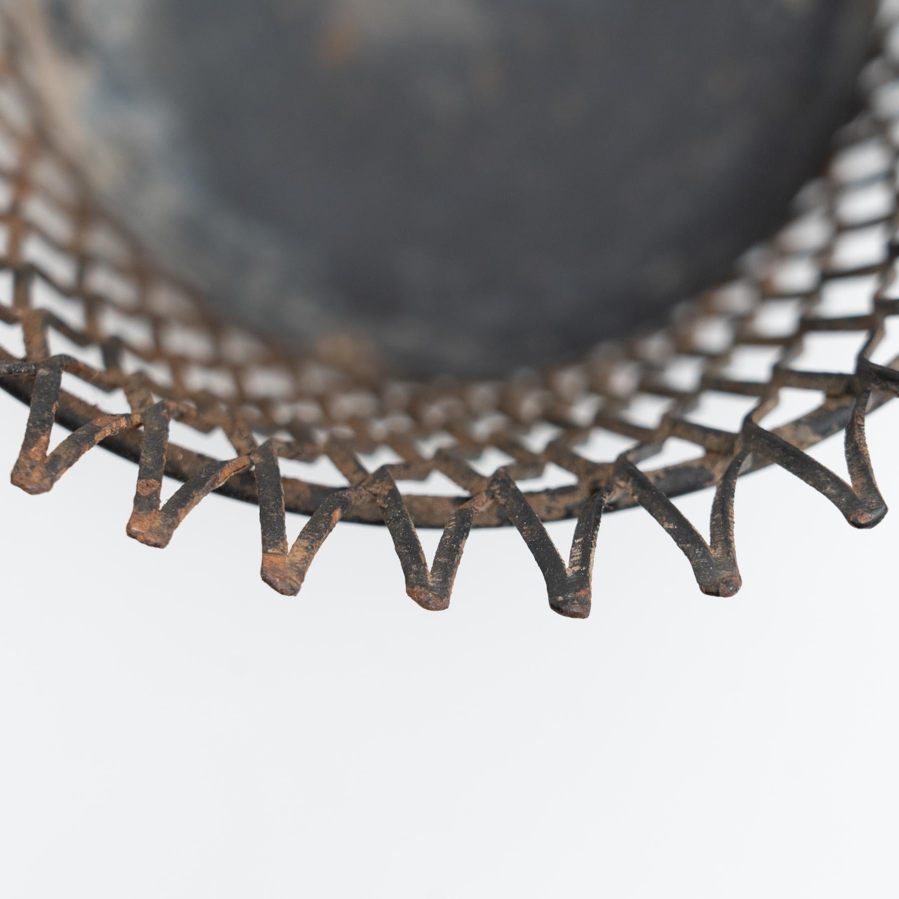 Metà XX secolo Mathieu Matégot, cestino in metallo smaltato, metà del secolo scorso, circa 1950 in vendita